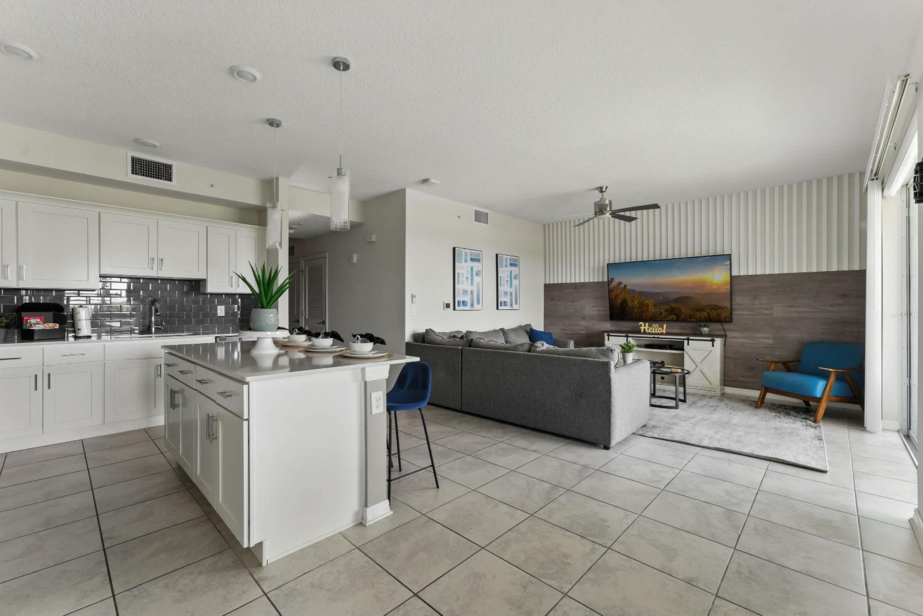 Spacious 2BR Mickey Bedroom Lake View