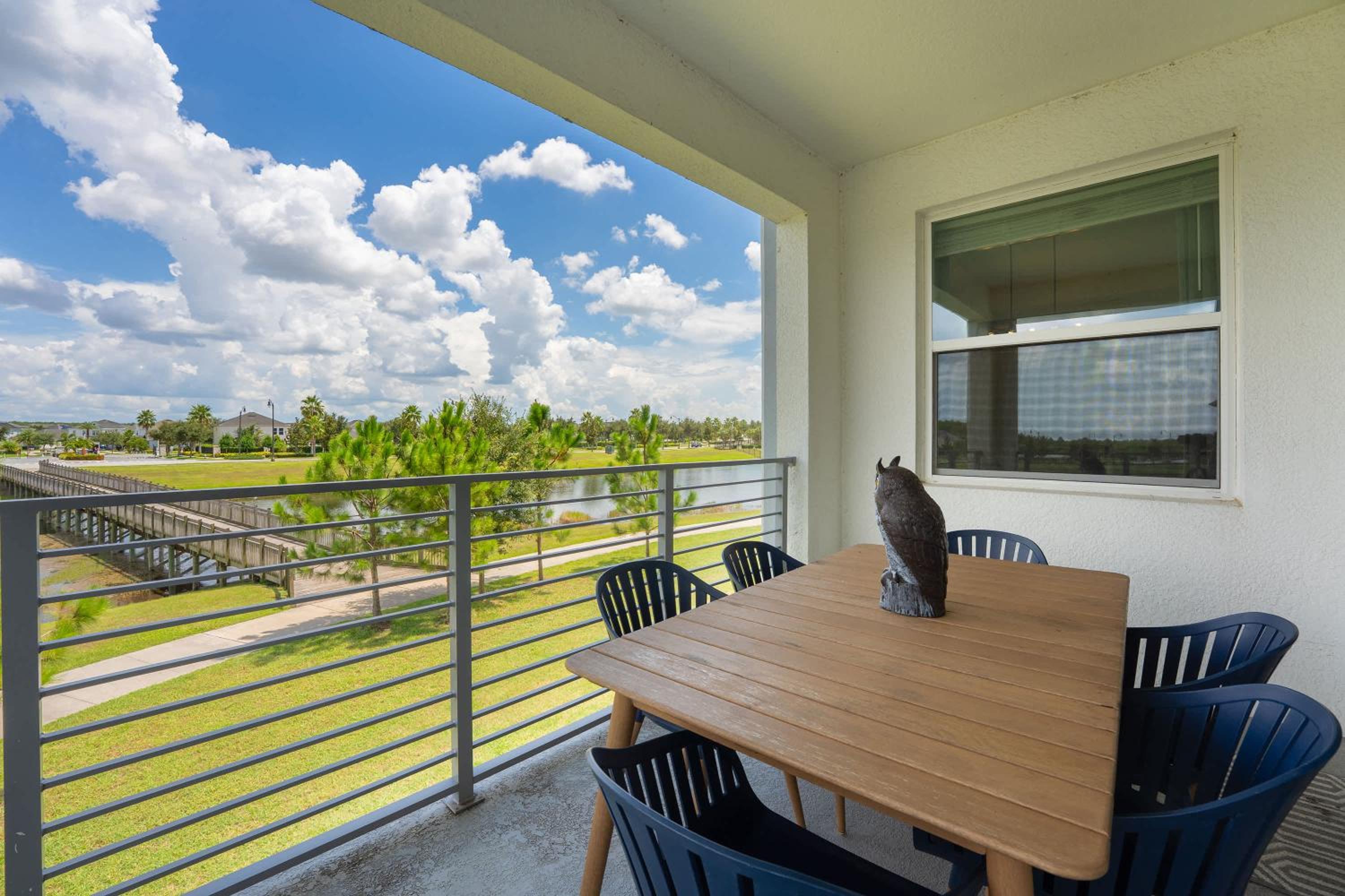 Spacious 2BR Mickey Bedroom Lake View