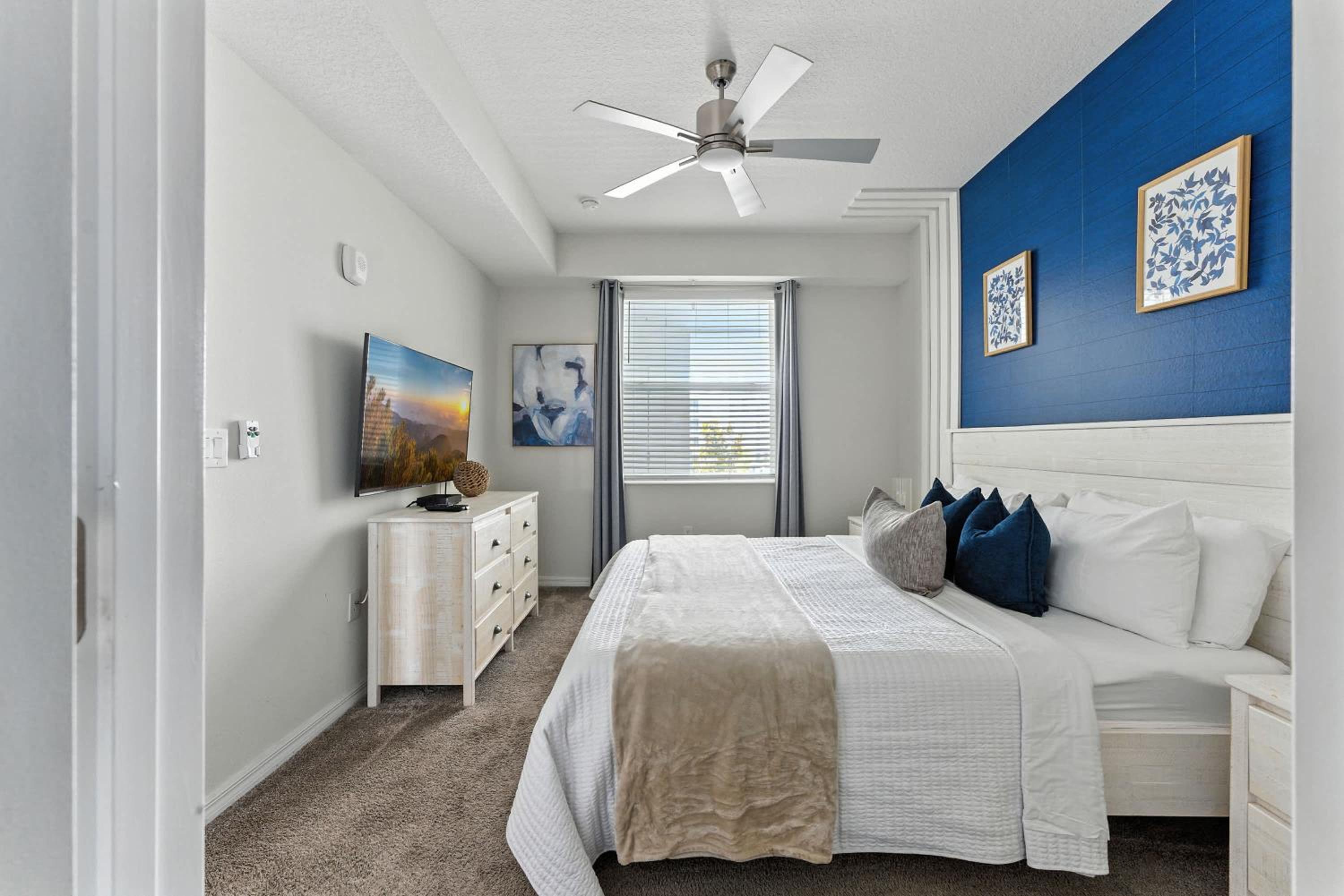 Spacious 2BR Mickey Bedroom Lake View