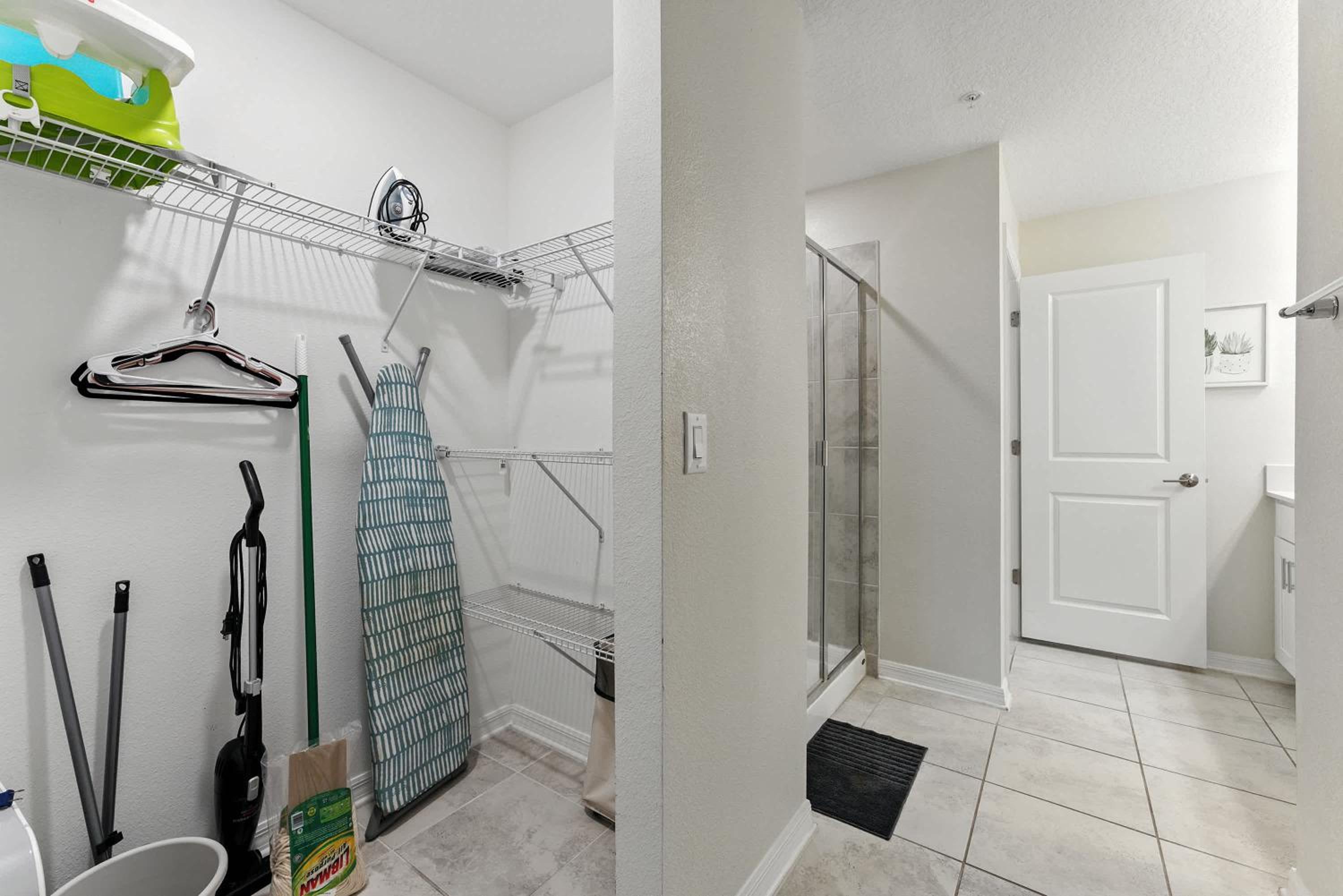 Spacious 2BR Mickey Bedroom Lake View