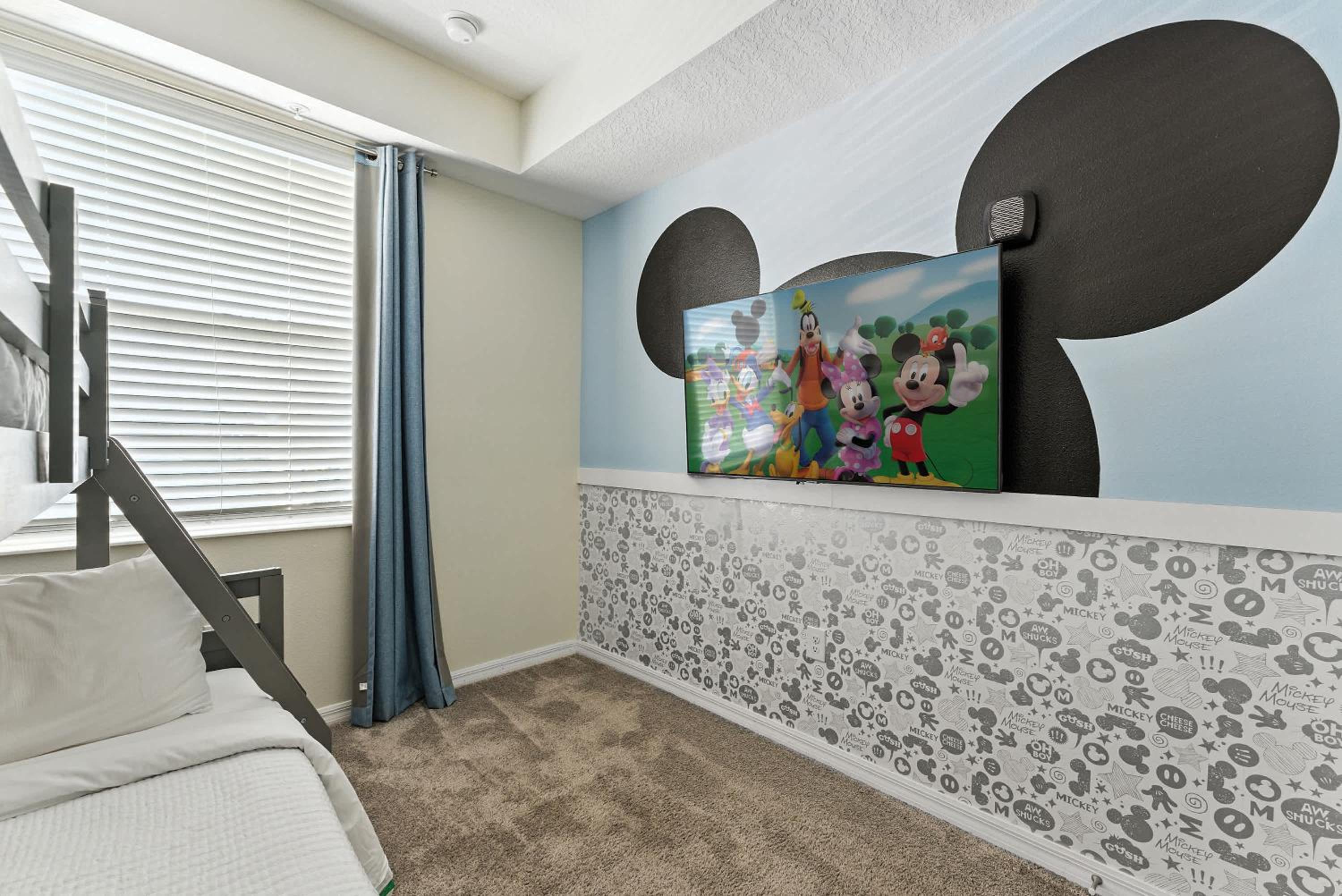 Spacious 2BR Mickey Bedroom Lake View