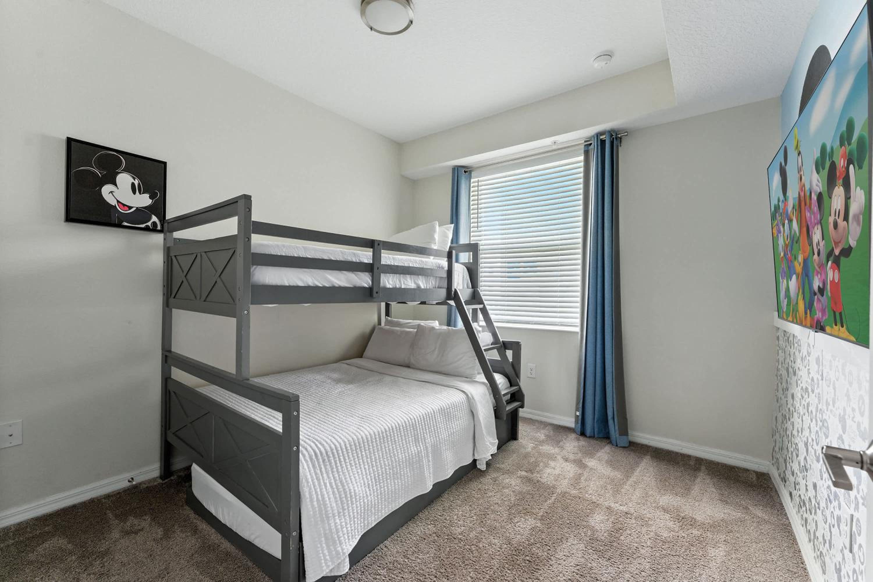Spacious 2BR Mickey Bedroom Lake View