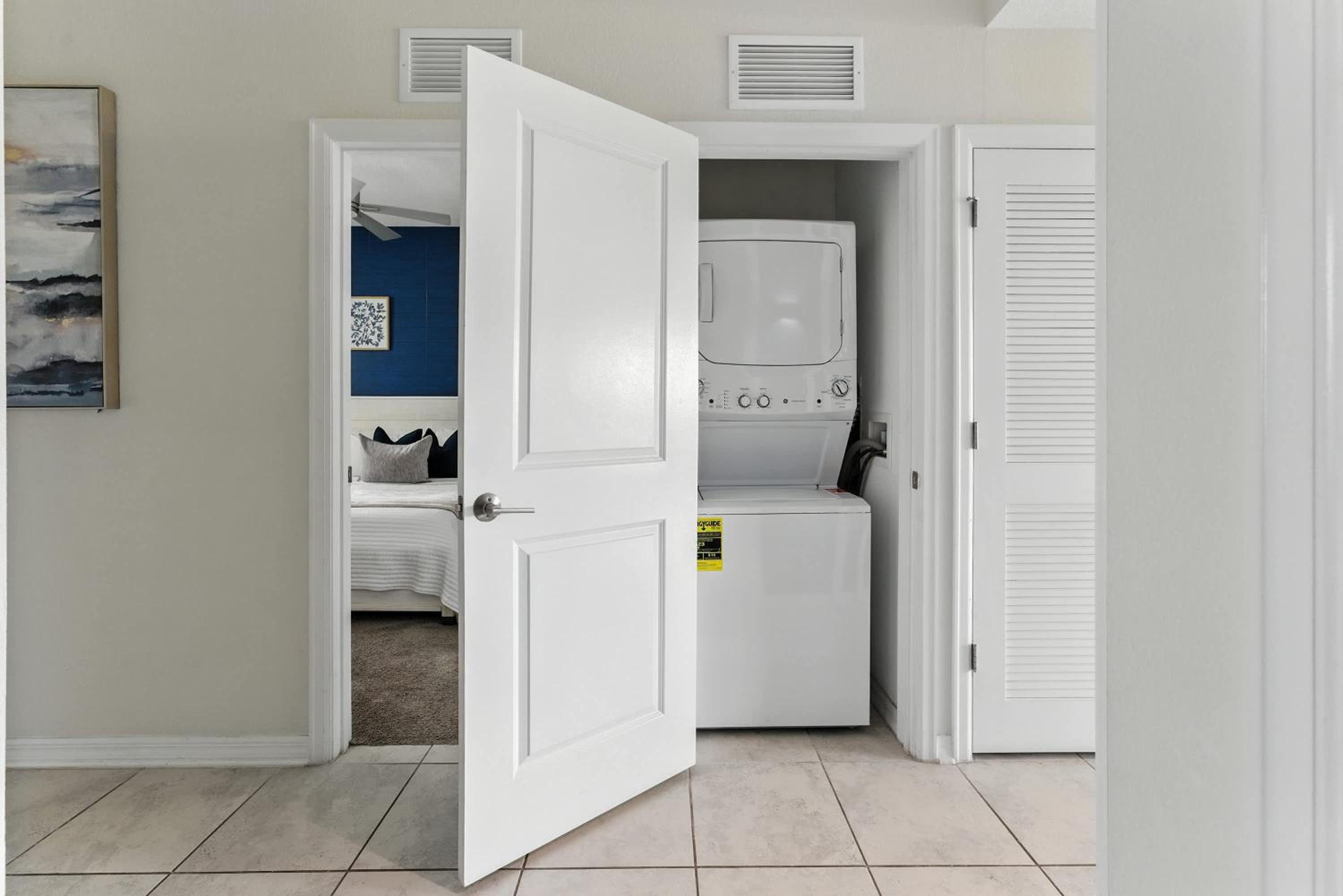 Spacious 2BR Mickey Bedroom Lake View