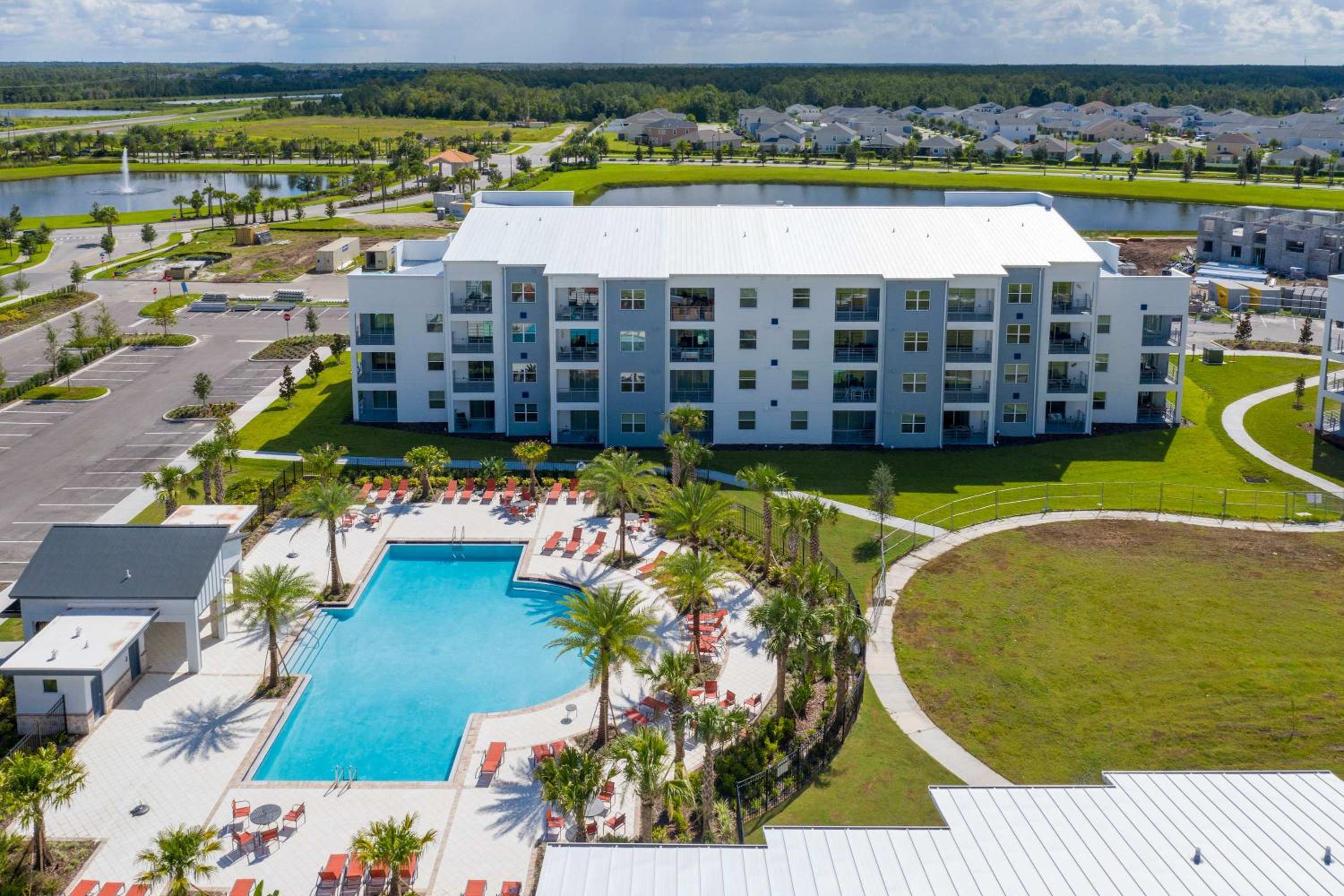 Spacious 2BR Mickey Bedroom Lake View