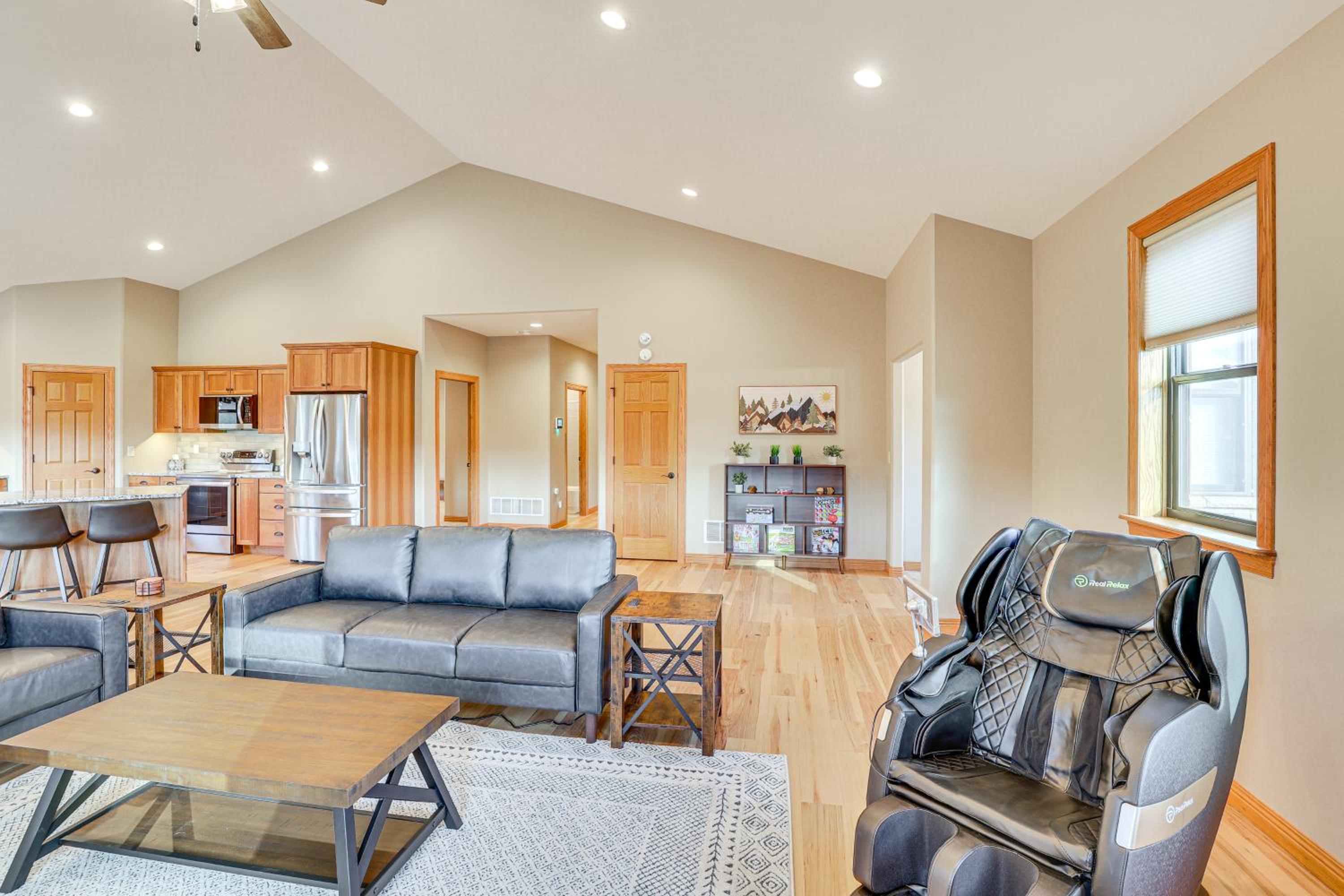 6 Mi to Main St Home with Private Patio in Sturgis