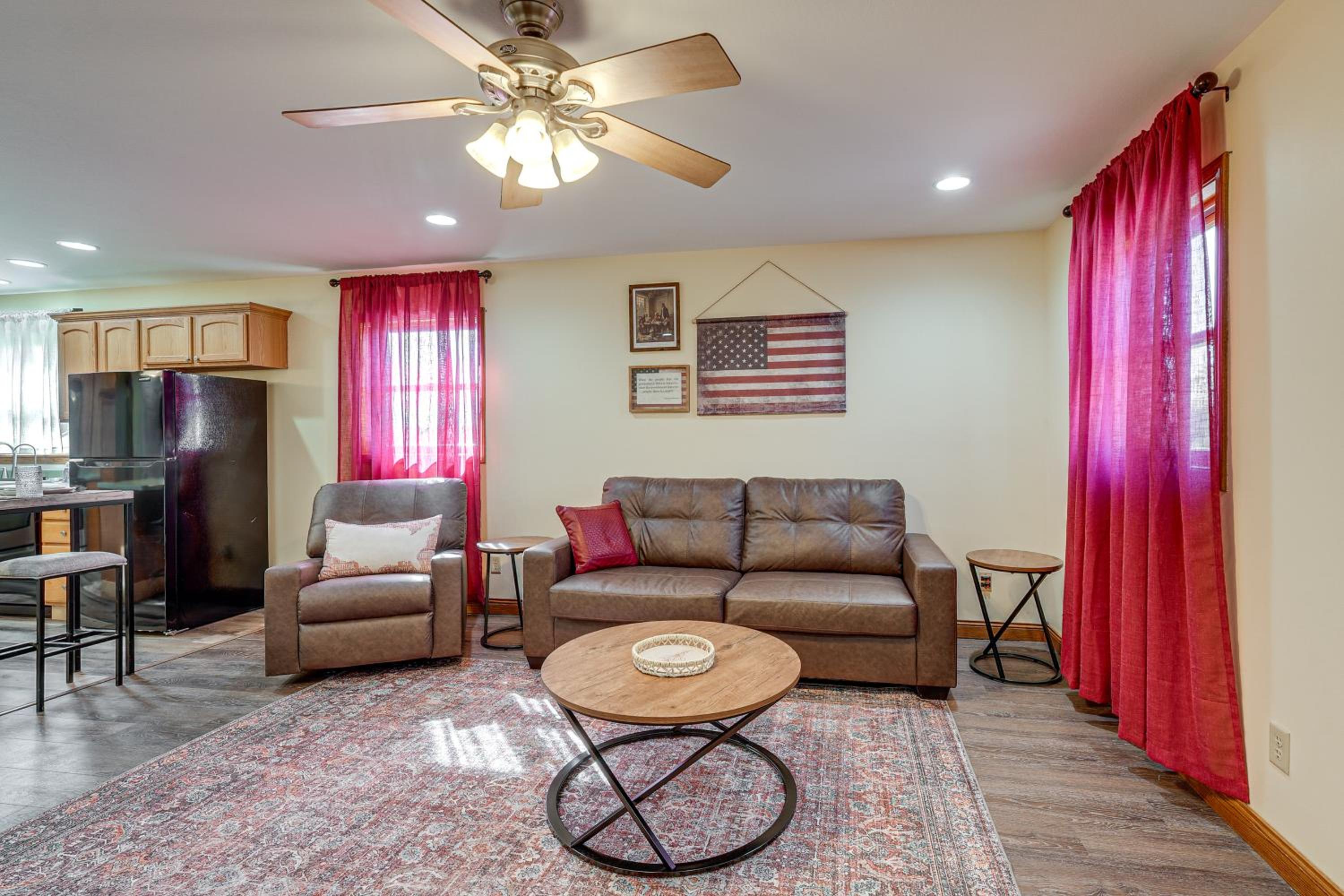1 Mi to Main St! Family Farmhouse in West Unity