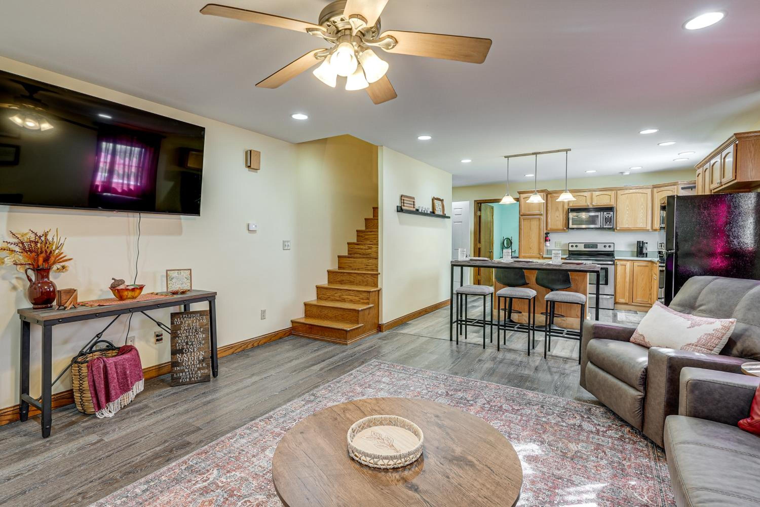 1 Mi to Main St! Family Farmhouse in West Unity