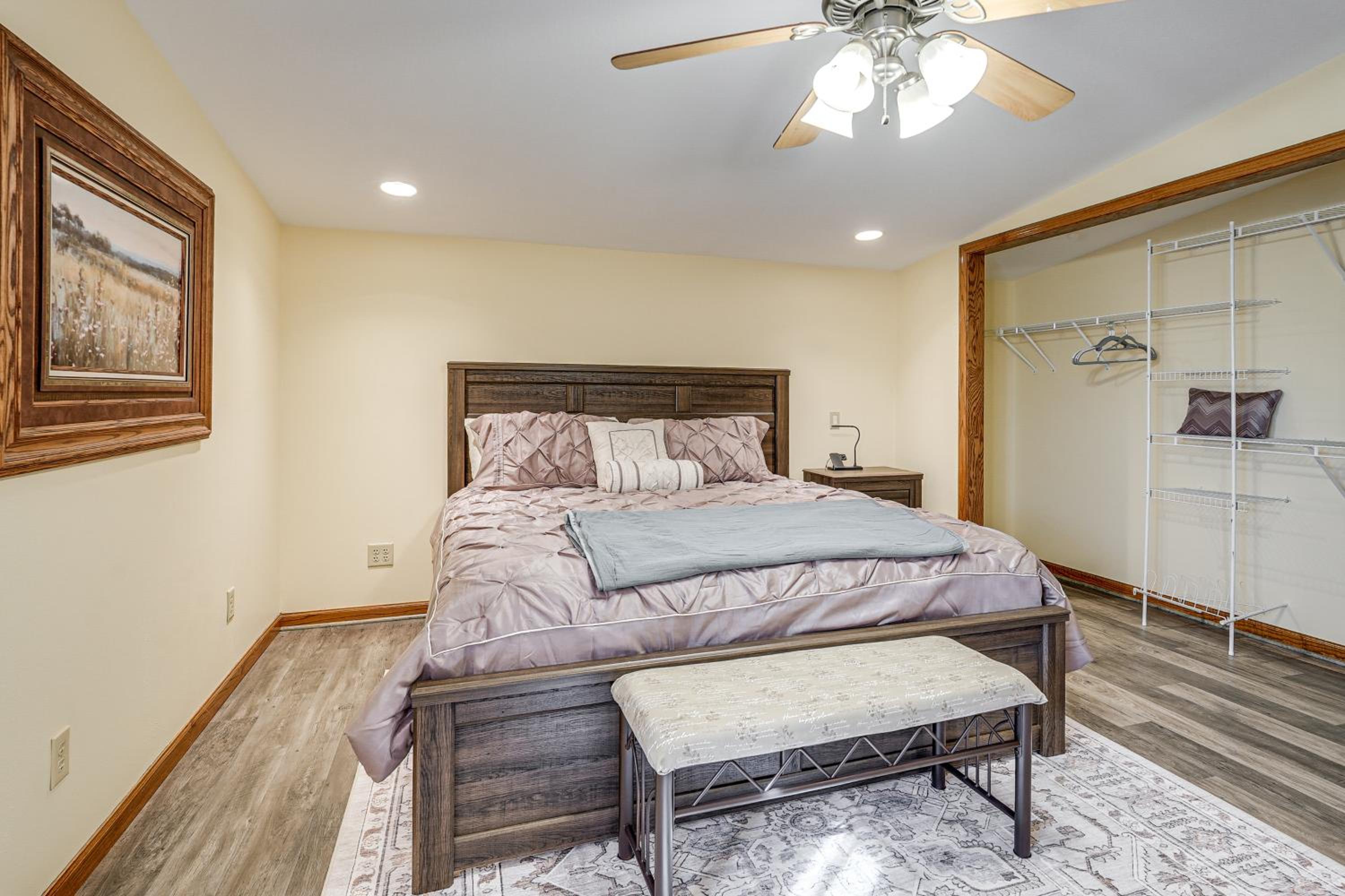 1 Mi to Main St! Family Farmhouse in West Unity