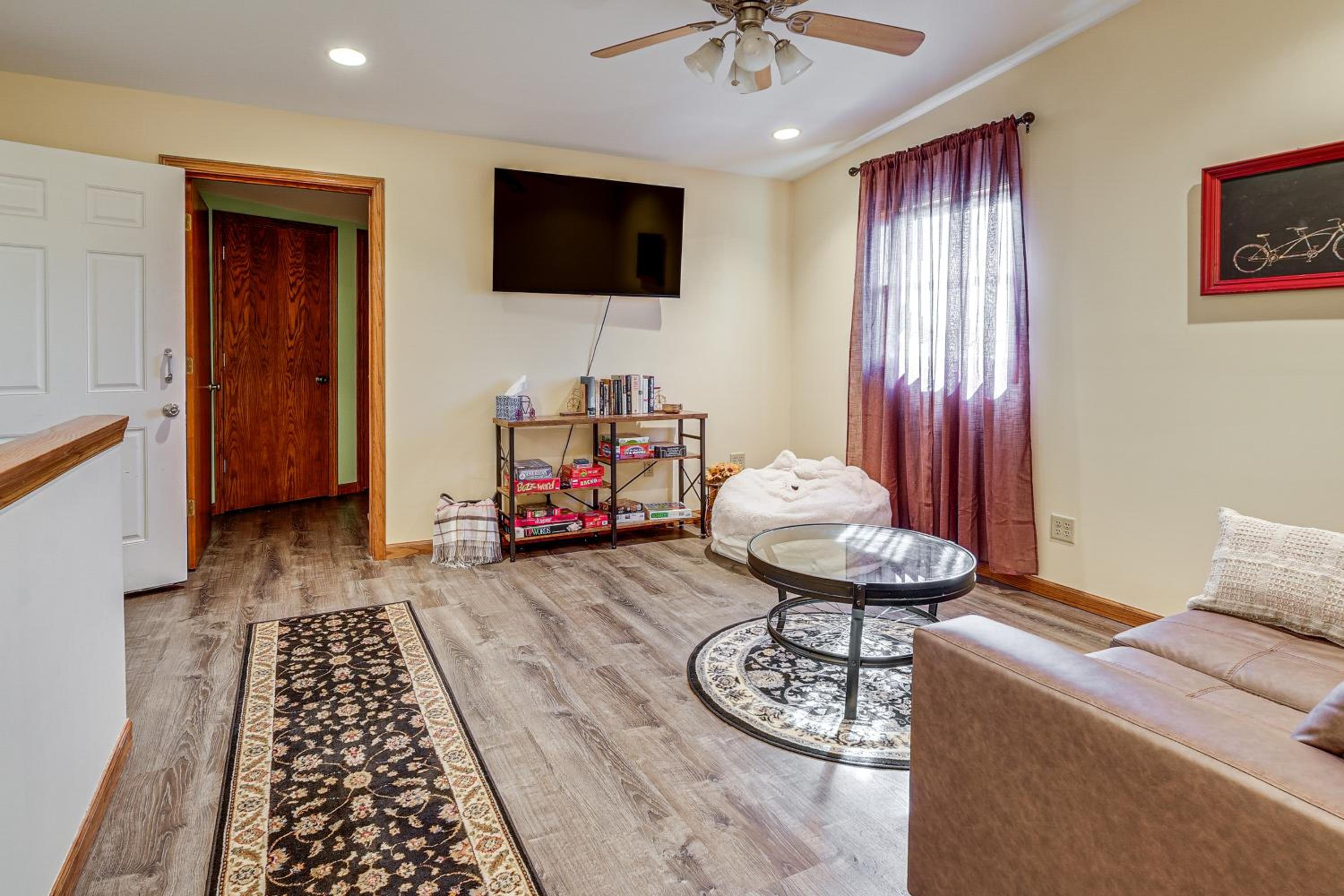 1 Mi to Main St! Family Farmhouse in West Unity