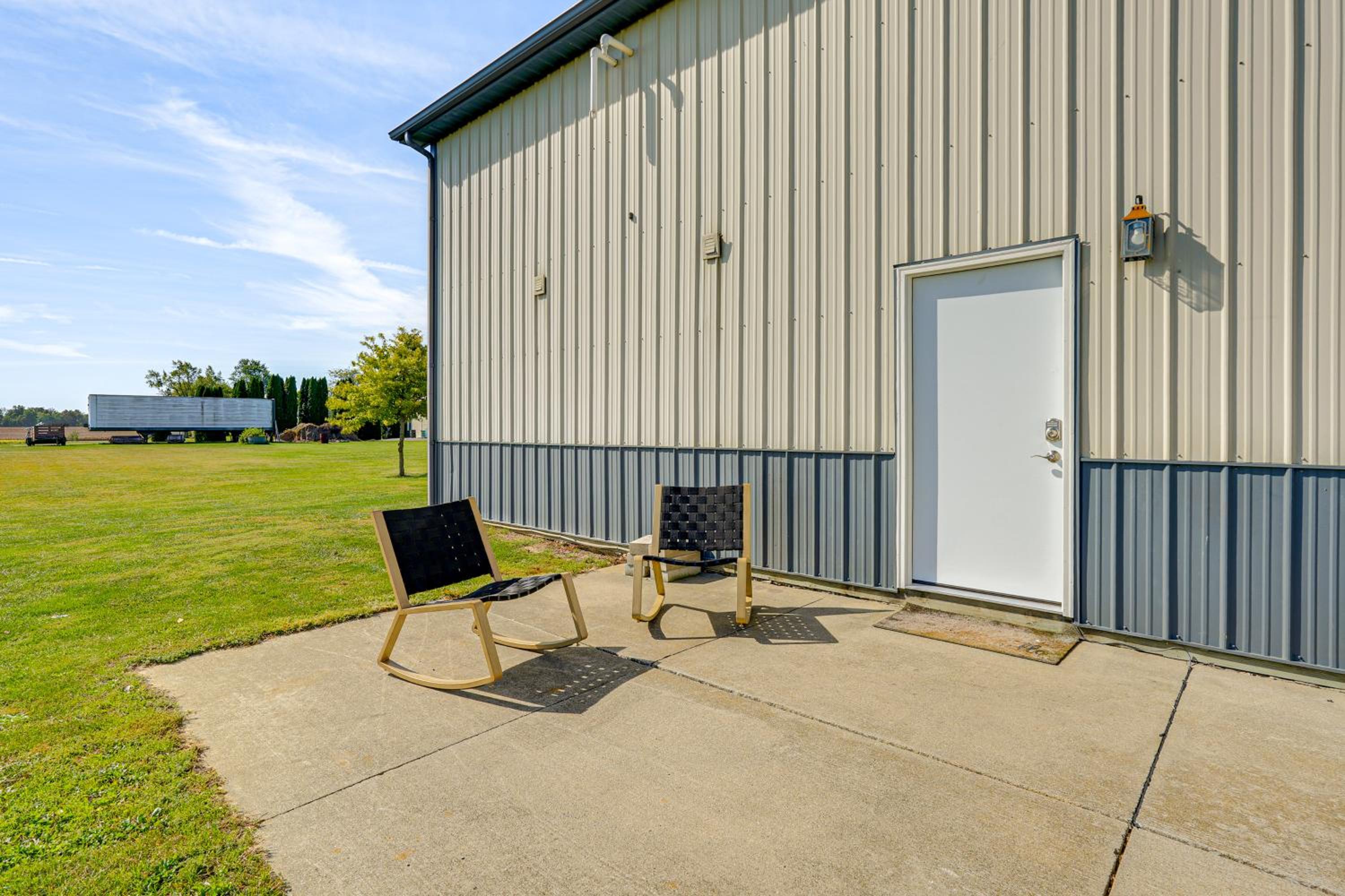 1 Mi to Main St! Family Farmhouse in West Unity
