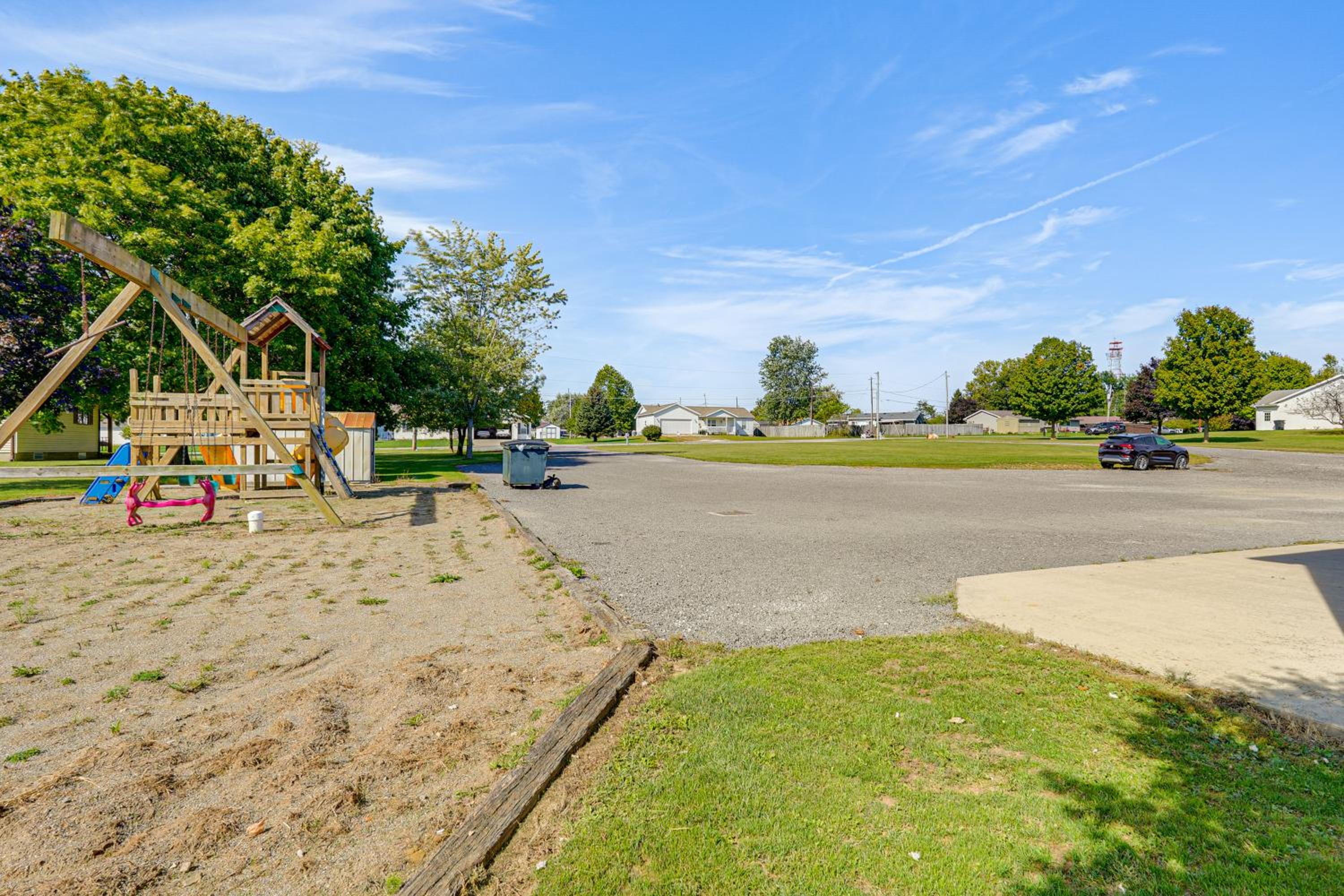 1 Mi to Main St! Family Farmhouse in West Unity