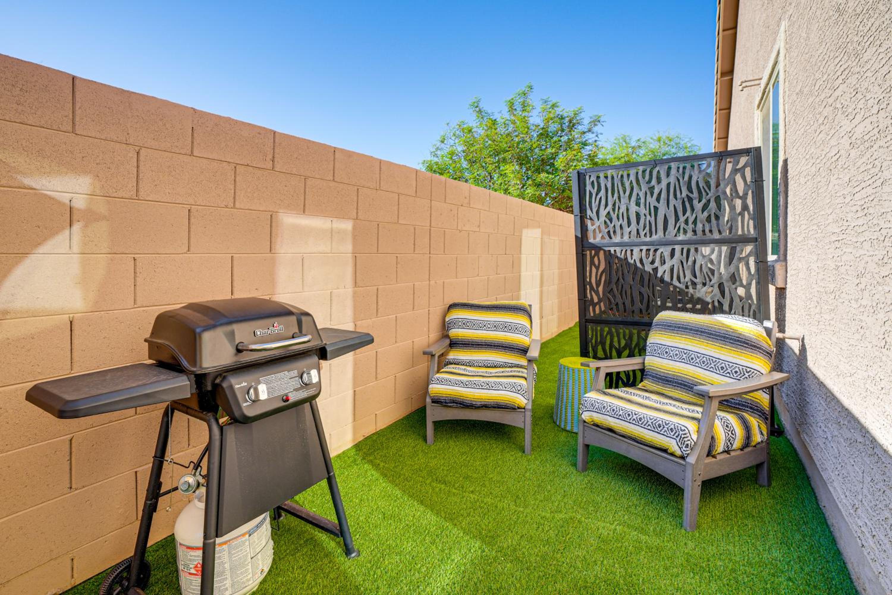 Mtn Views and Private Hot Tub Buckeye Getaway