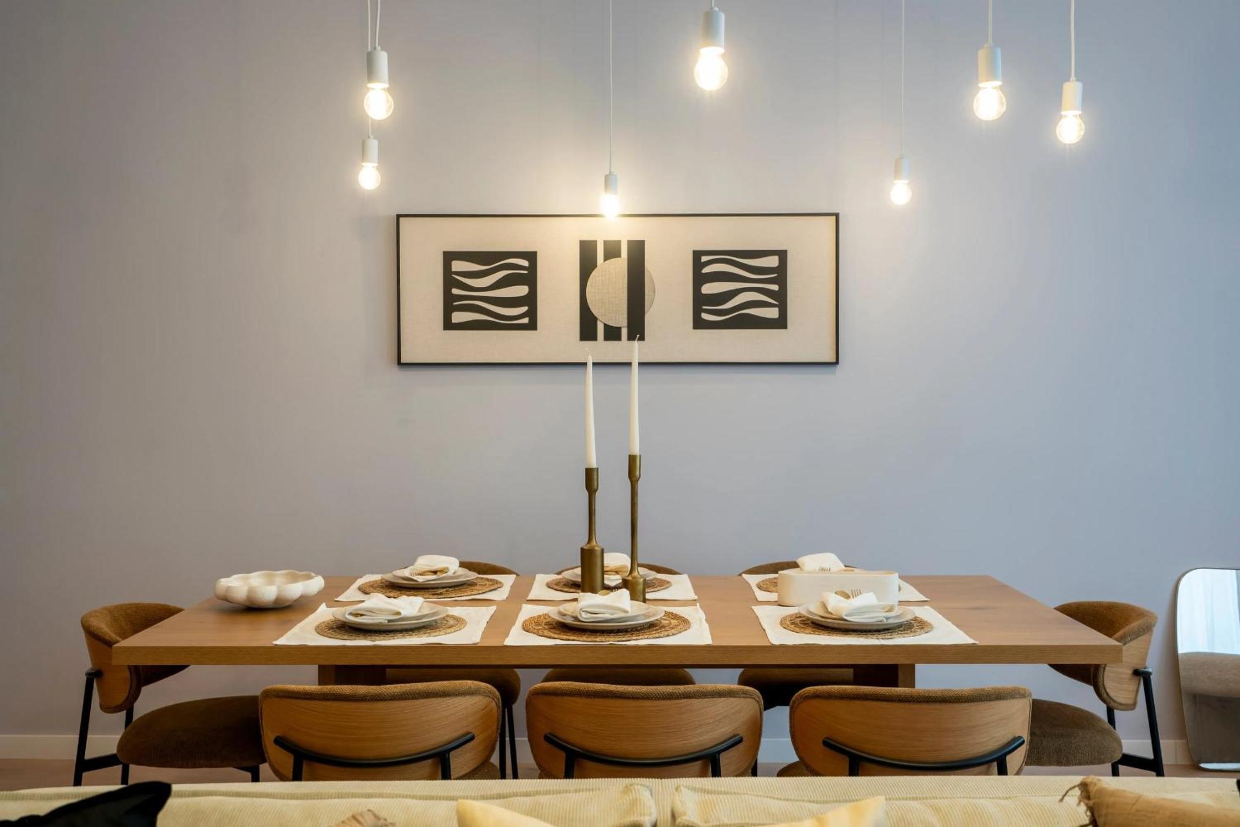 Universitatii Designer 3BR Apartment - Grand Windows High Ceilings & Central Balcony Views