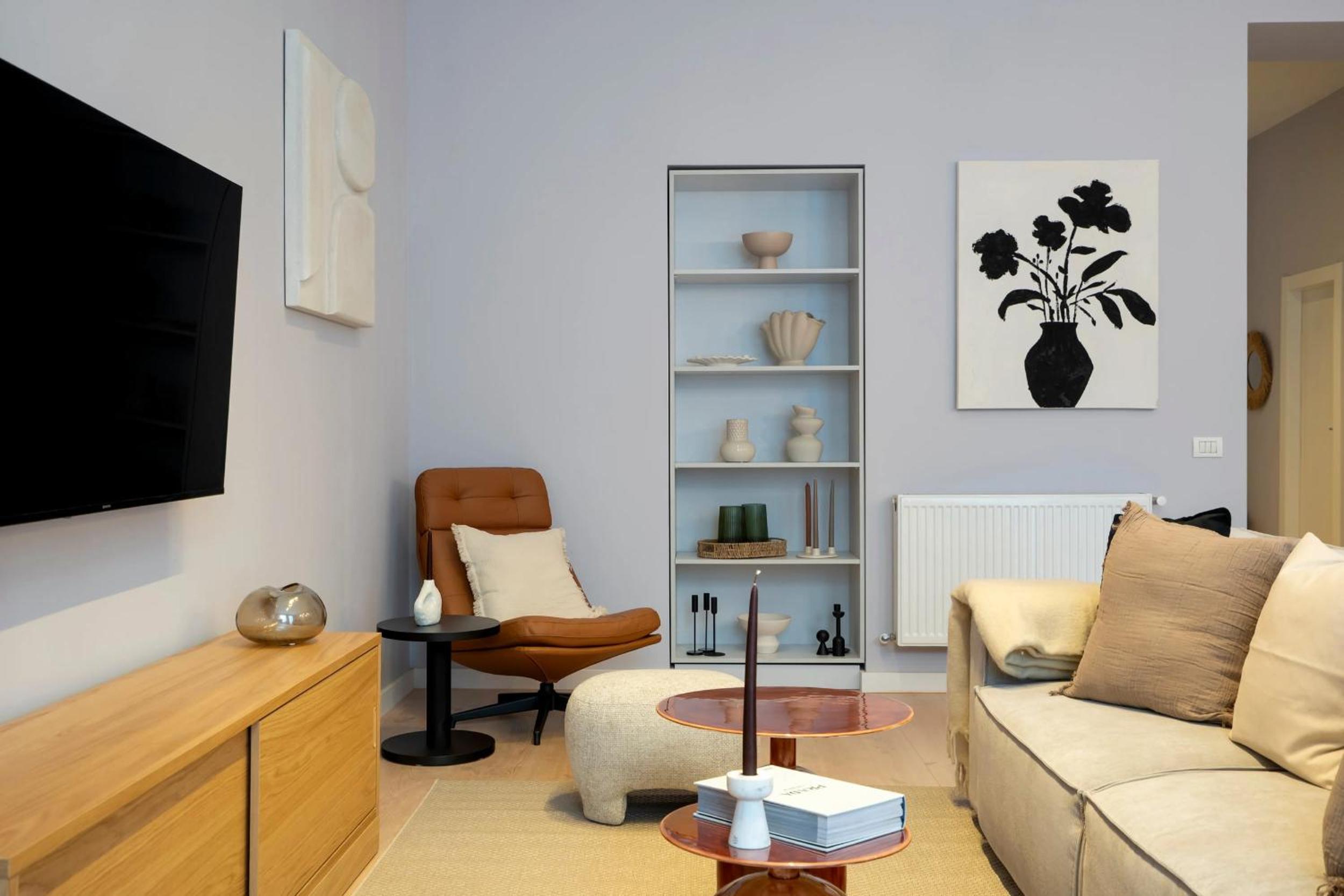 Universitatii Designer 3BR Apartment - Grand Windows High Ceilings & Central Balcony Views