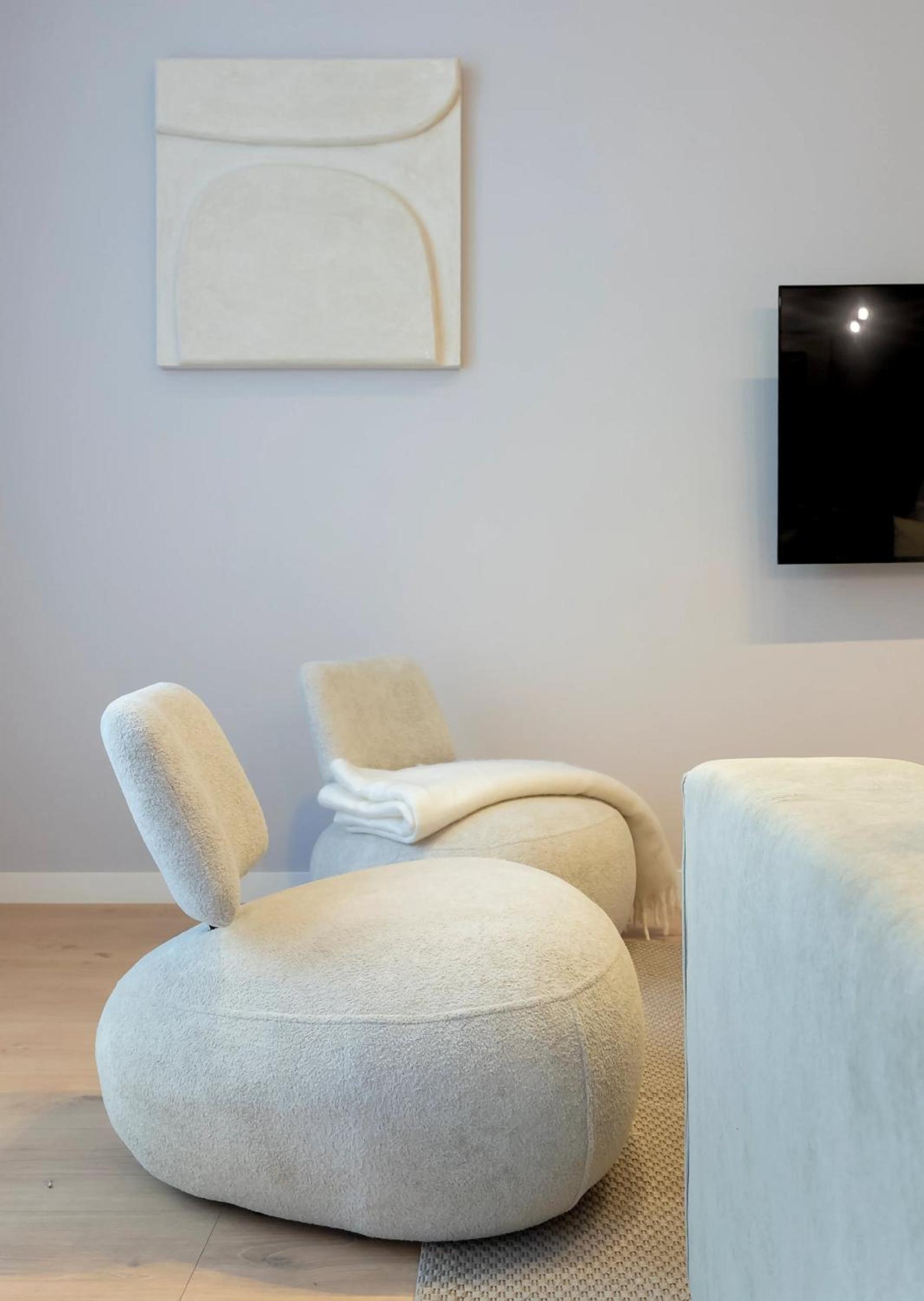 Universitatii Designer 3BR Apartment - Grand Windows High Ceilings & Central Balcony Views