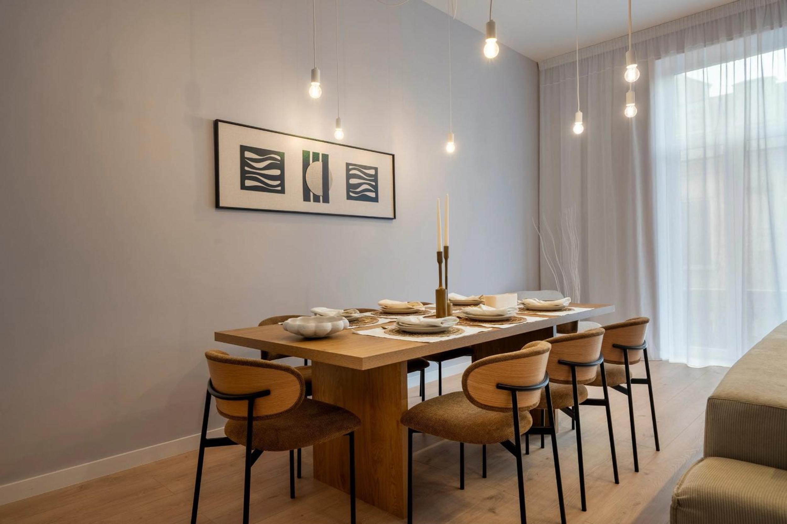 Universitatii Designer 3BR Apartment - Grand Windows High Ceilings & Central Balcony Views
