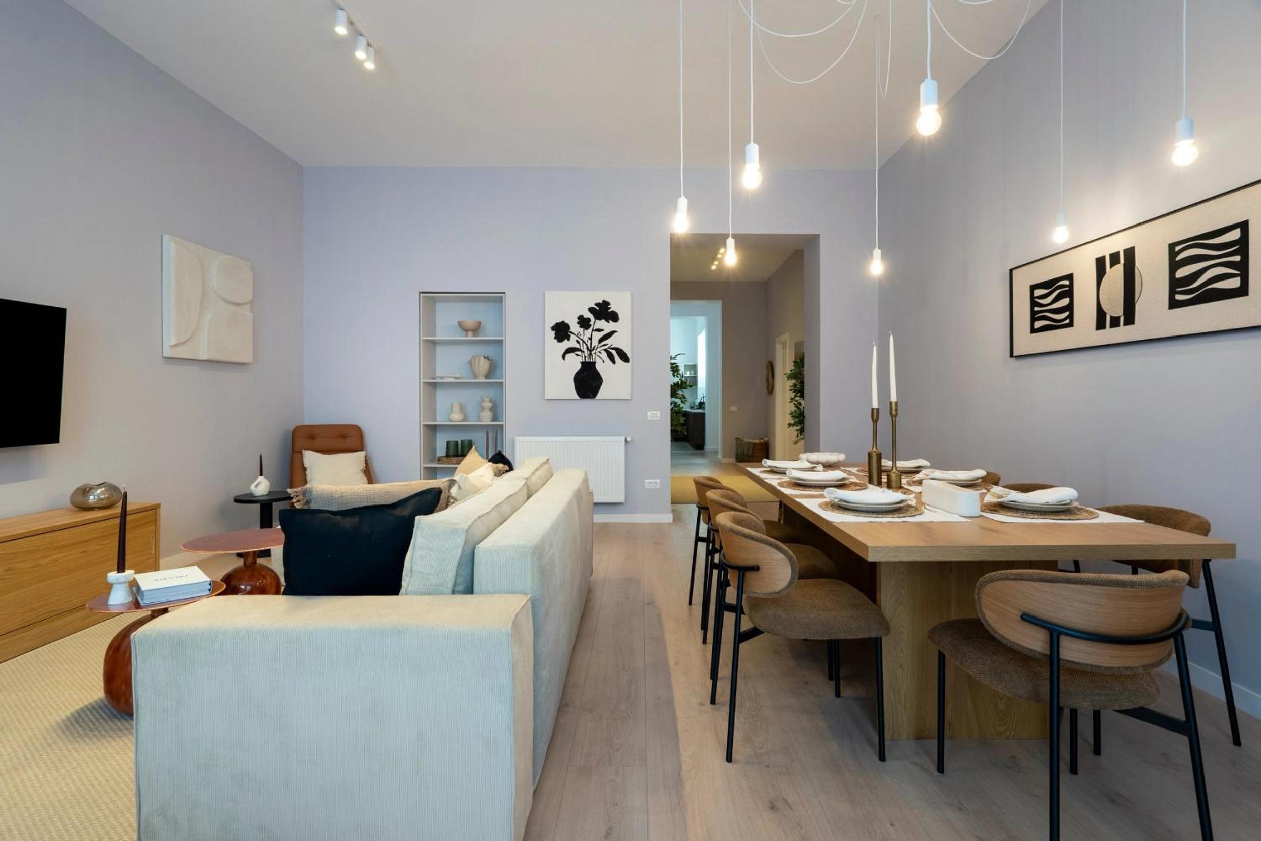 Universitatii Designer 3BR Apartment - Grand Windows High Ceilings & Central Balcony Views
