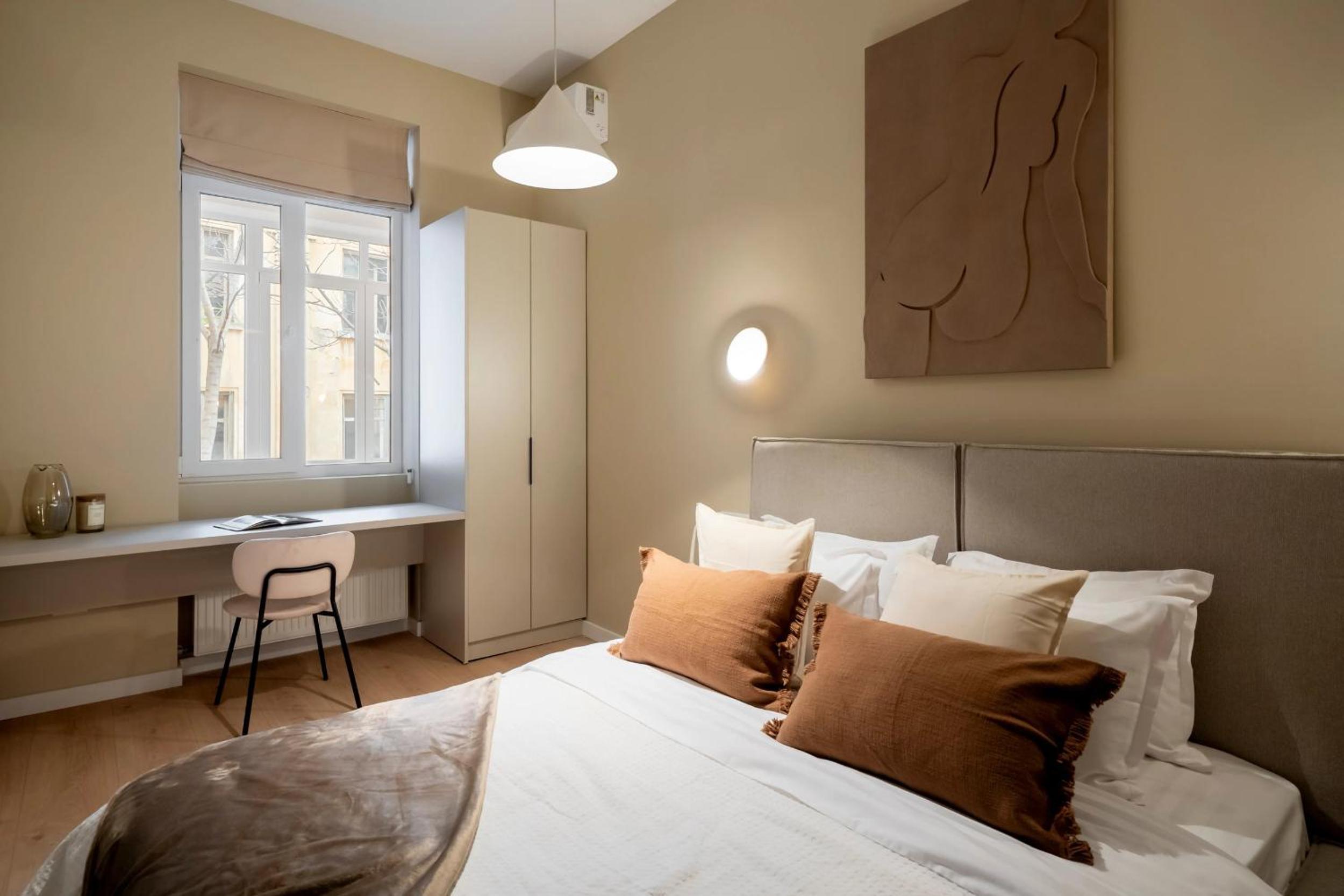 Universitatii Designer 3BR Apartment - Grand Windows High Ceilings & Central Balcony Views