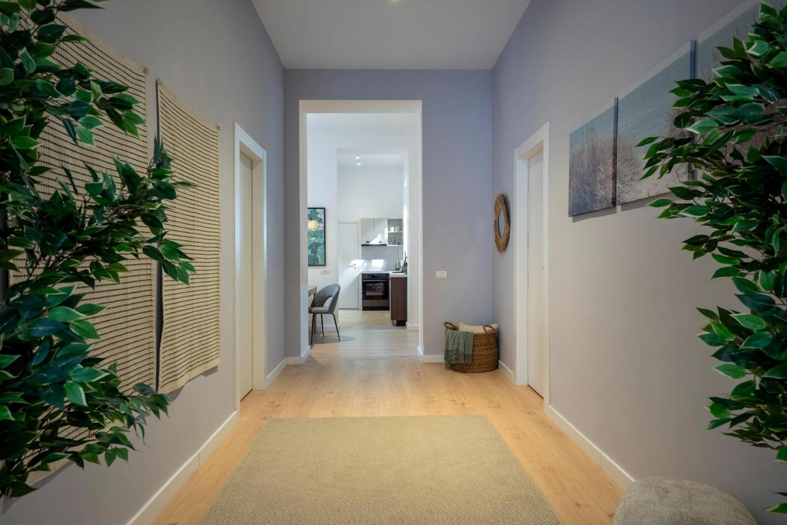 Universitatii Designer 3BR Apartment - Grand Windows High Ceilings & Central Balcony Views