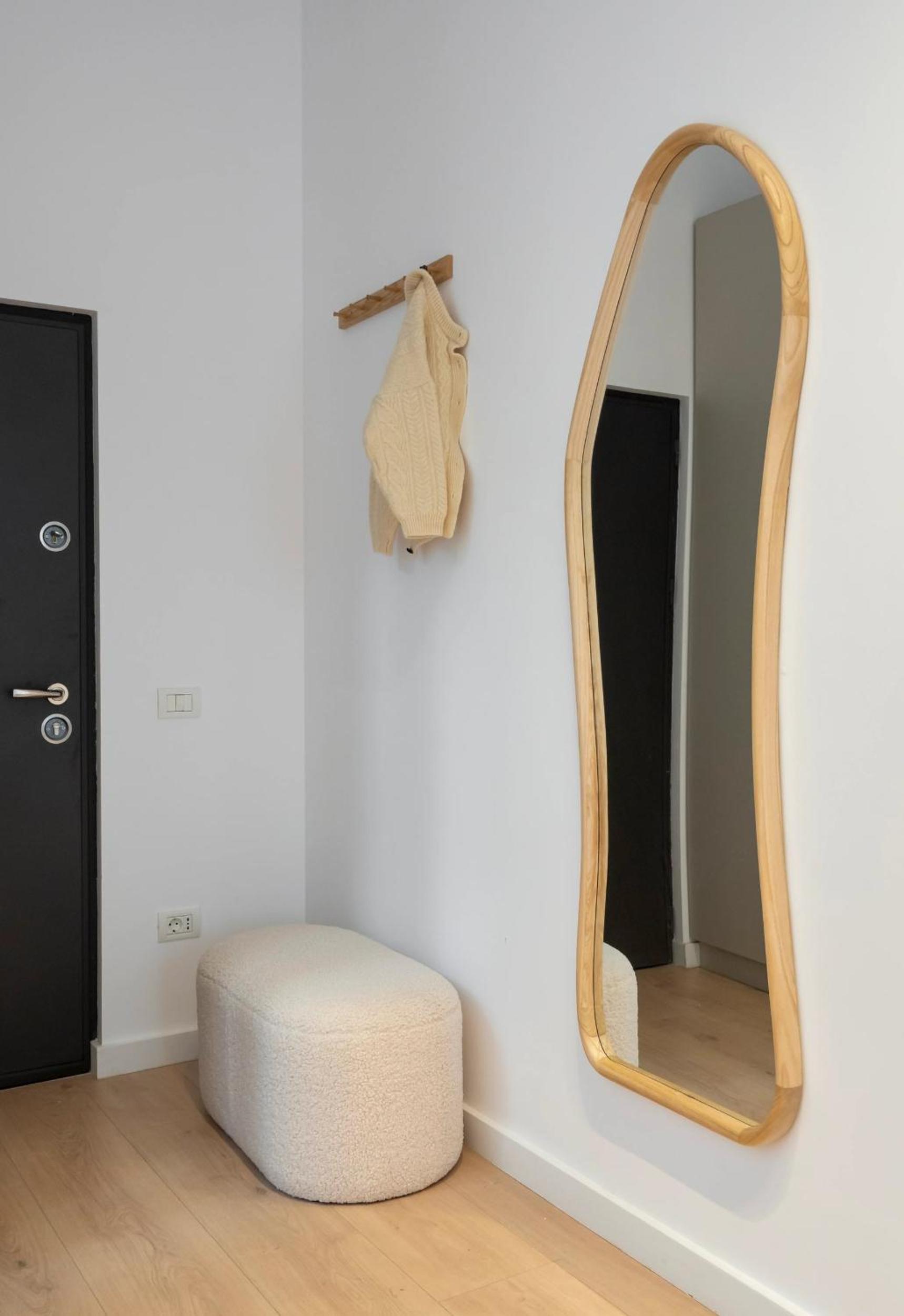 Universitatii Designer 3BR Apartment - Grand Windows High Ceilings & Central Balcony Views