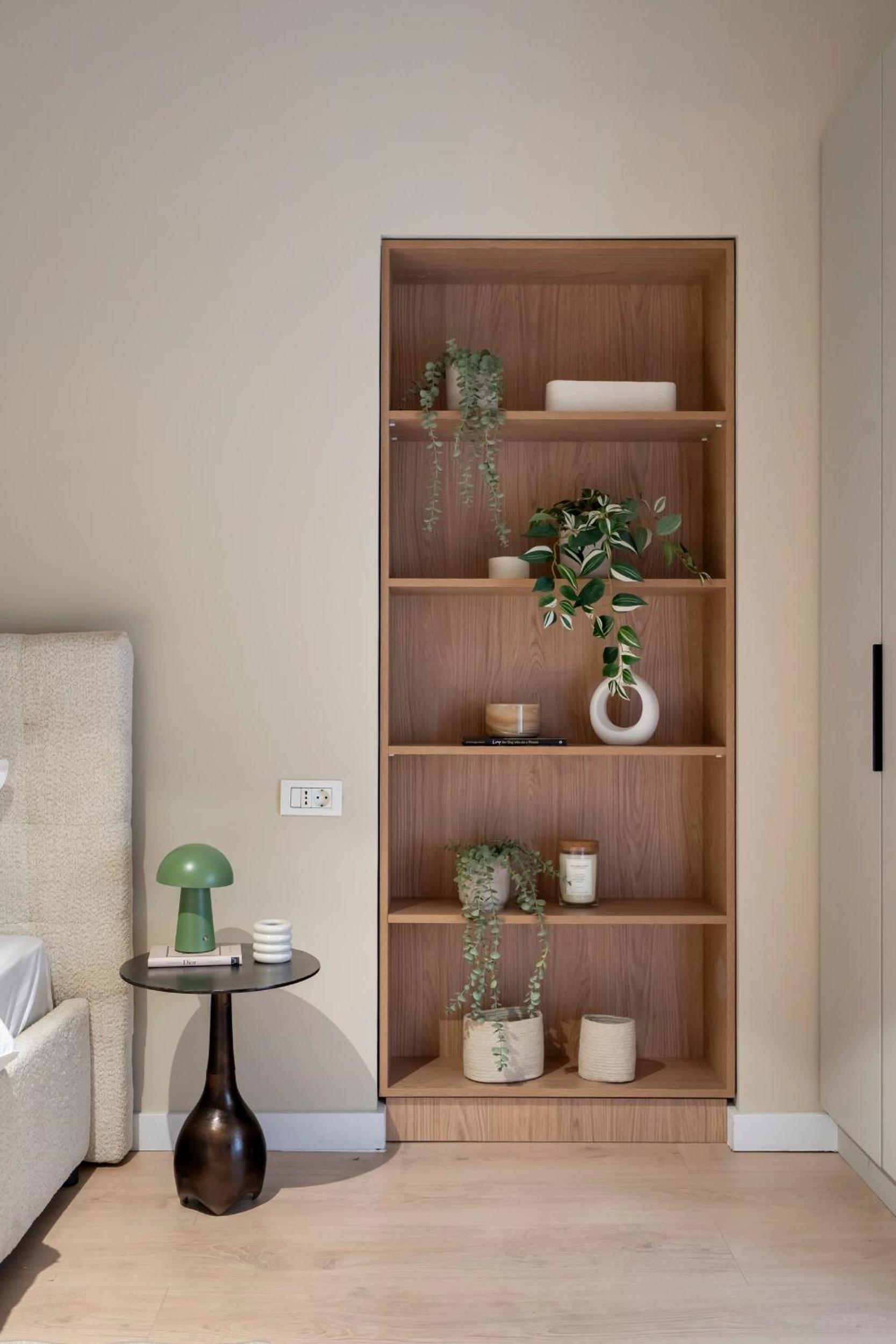 Universitatii Designer 3BR Apartment - Grand Windows High Ceilings & Central Balcony Views