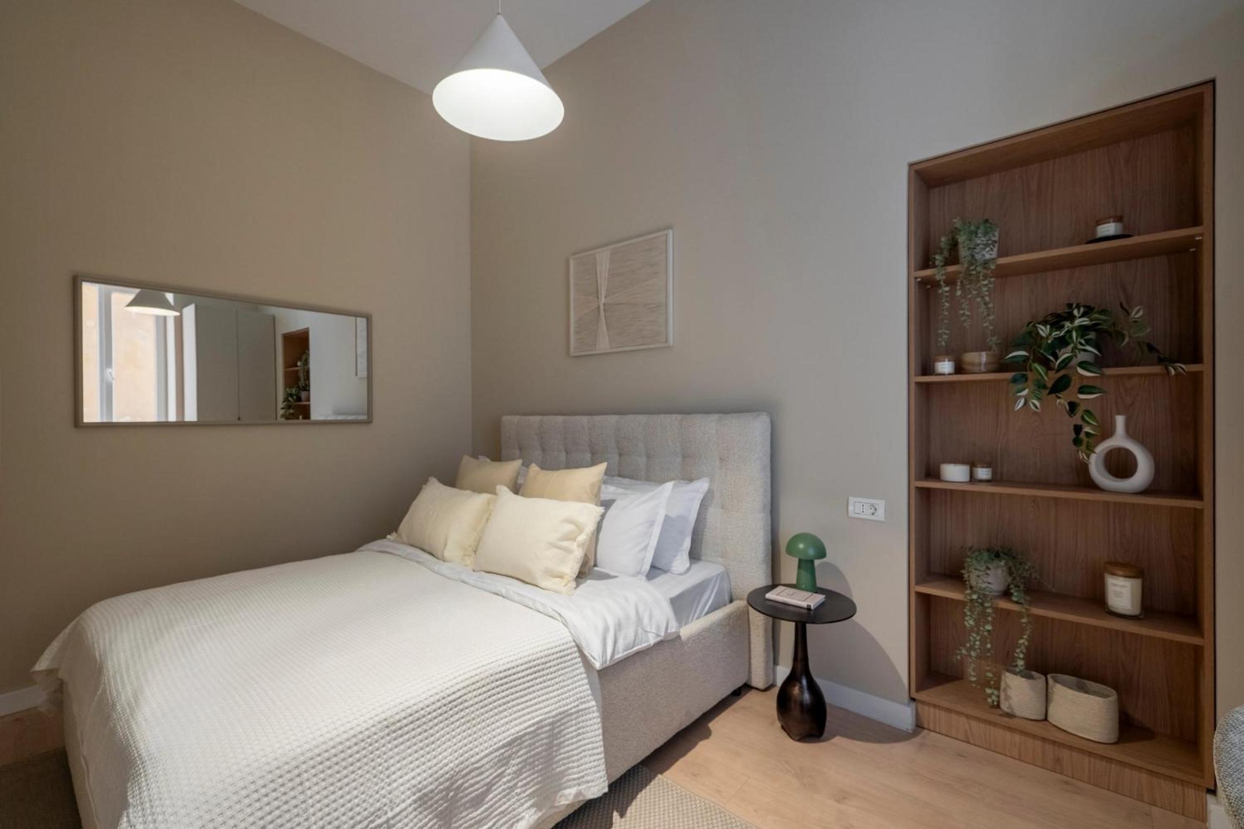 Universitatii Designer 3BR Apartment - Grand Windows High Ceilings & Central Balcony Views