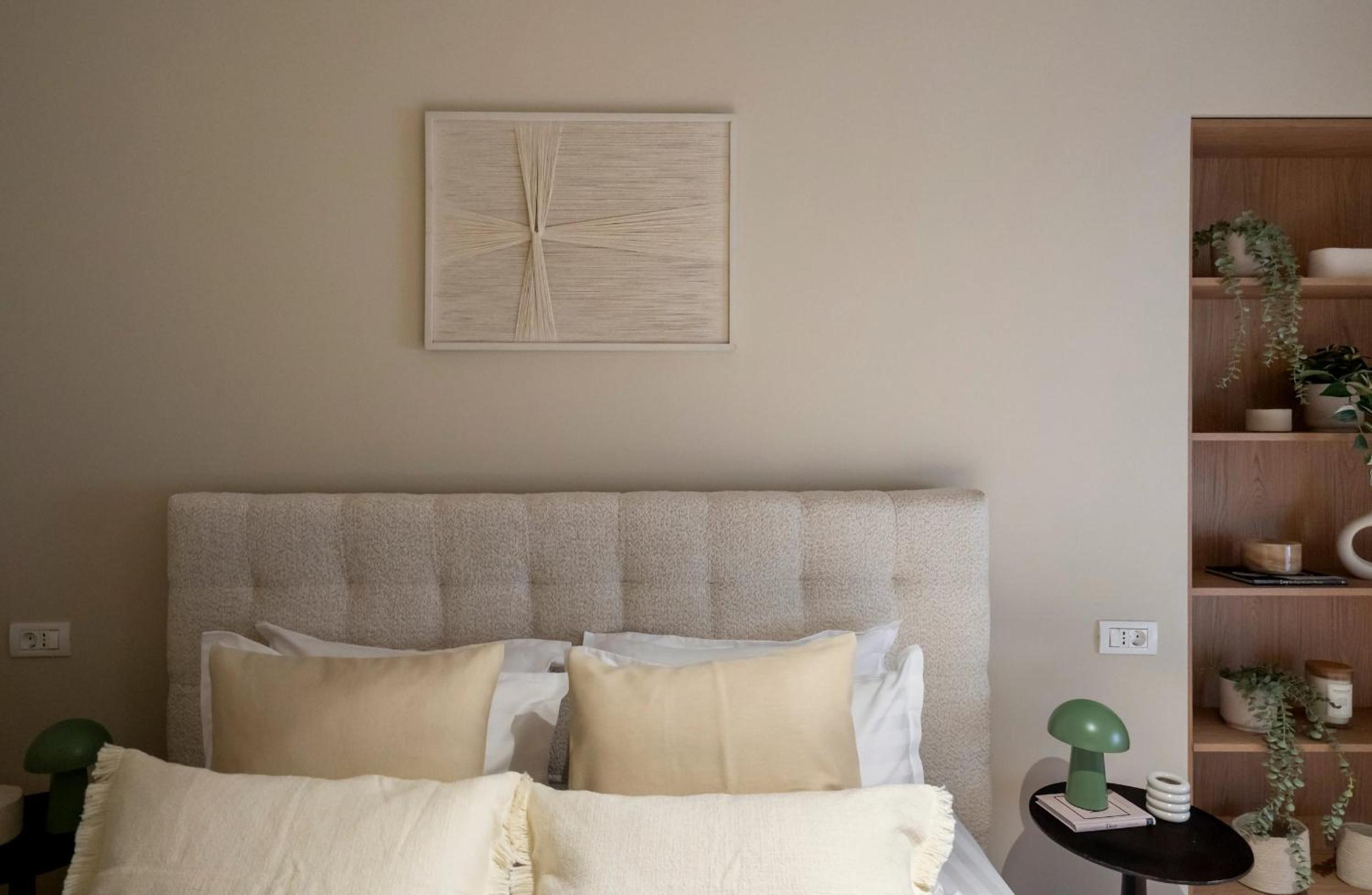 Universitatii Designer 3BR Apartment - Grand Windows High Ceilings & Central Balcony Views
