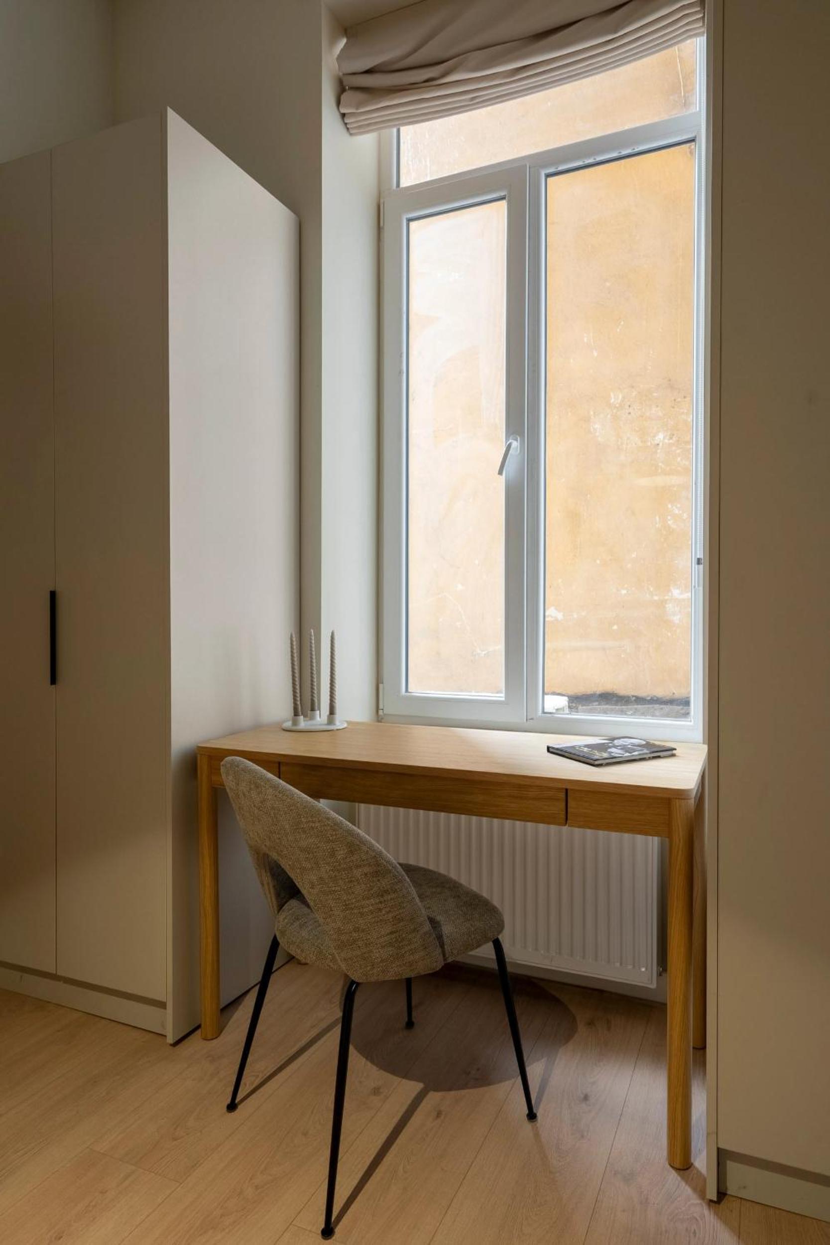 Universitatii Designer 3BR Apartment - Grand Windows High Ceilings & Central Balcony Views