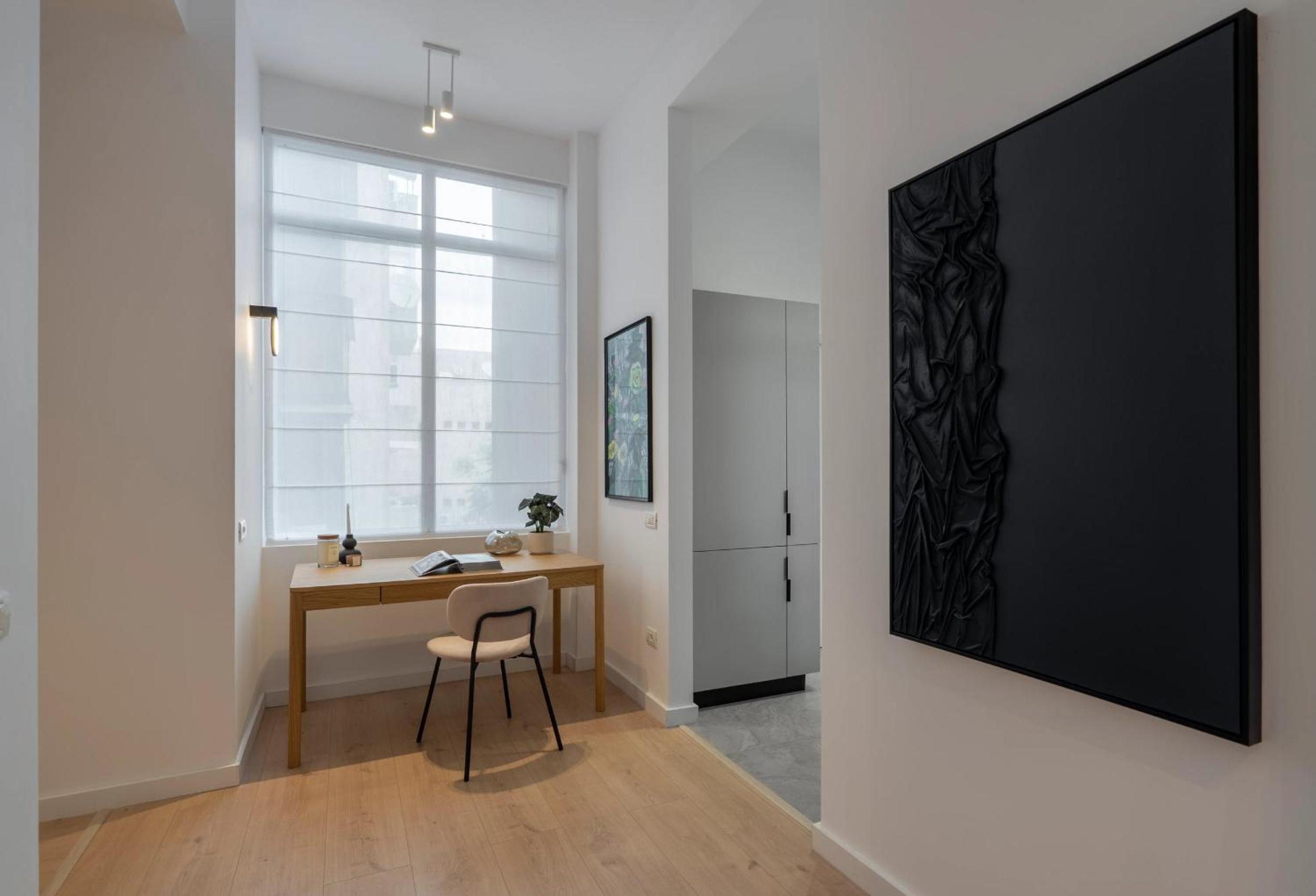 Universitatii Designer 3BR Apartment - Grand Windows High Ceilings & Central Balcony Views