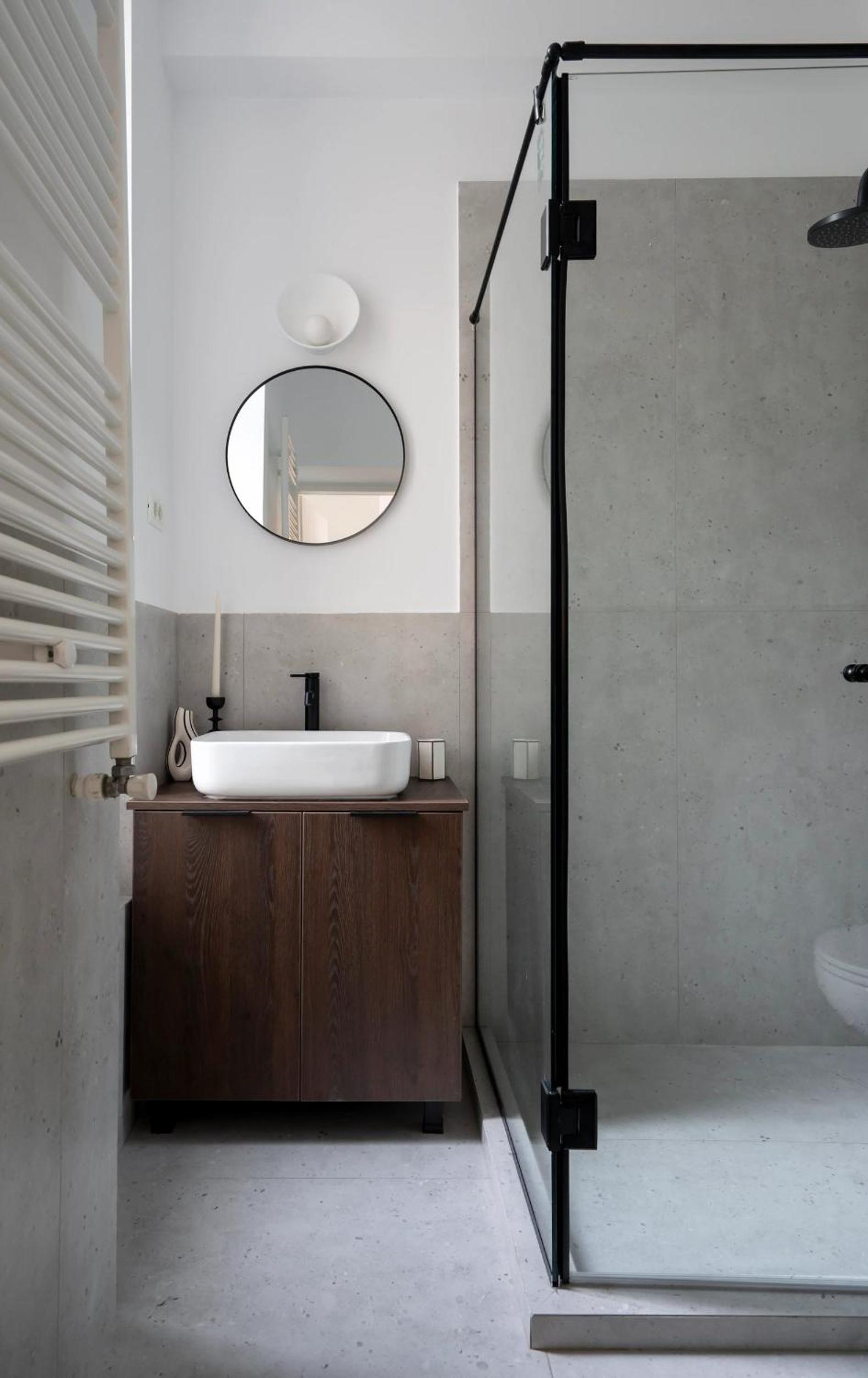 Universitatii Designer 3BR Apartment - Grand Windows High Ceilings & Central Balcony Views