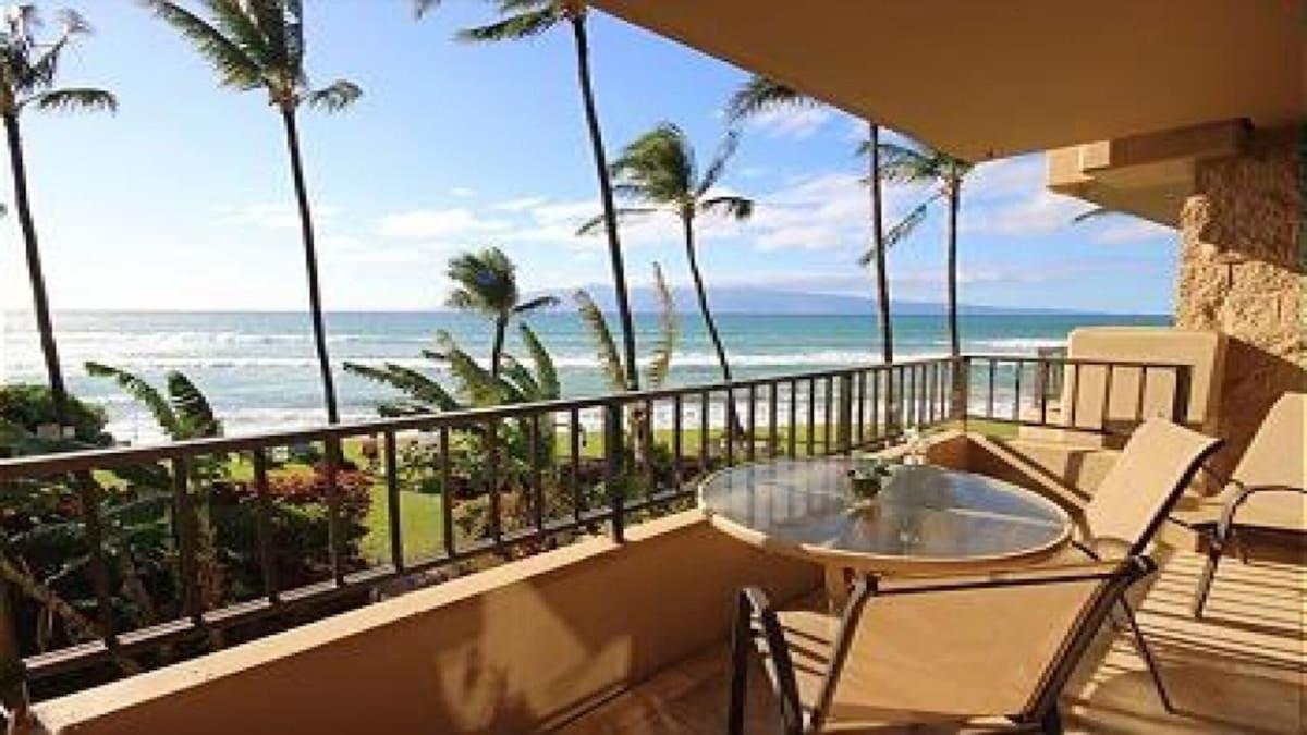 Paki Maui 207 · PM 207 BeachFront 1BD w Ocean View