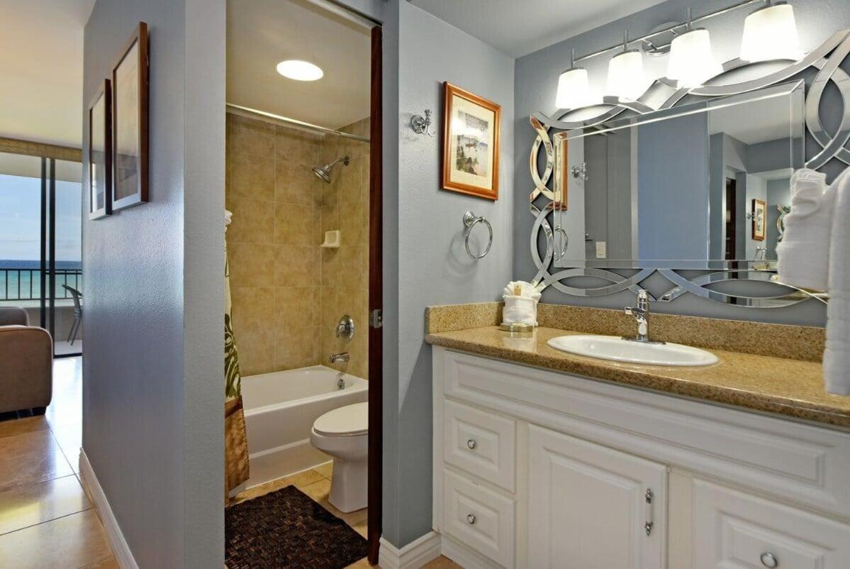 Paki Maui 207 · PM 207 BeachFront 1BD w Ocean View