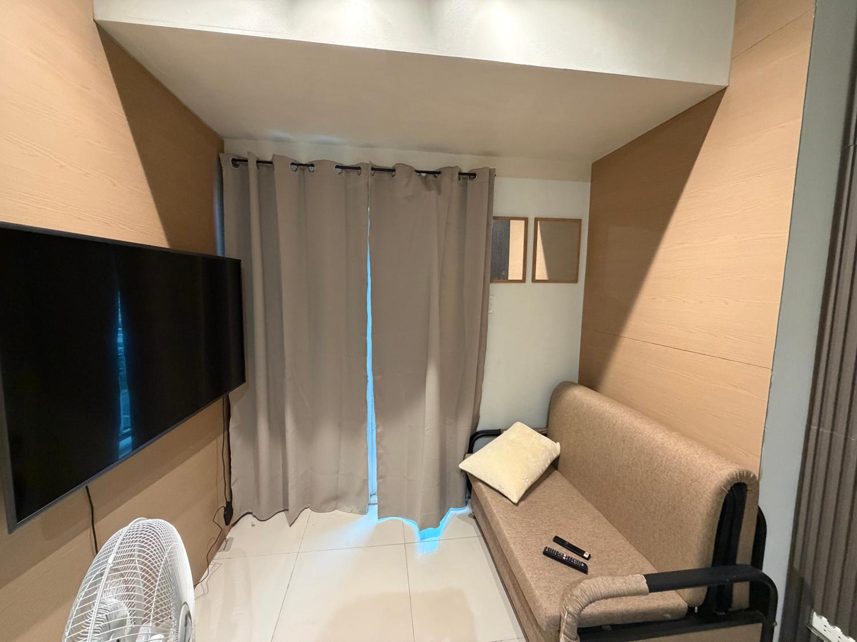 Staycation big room sm north grass residences 2 bed