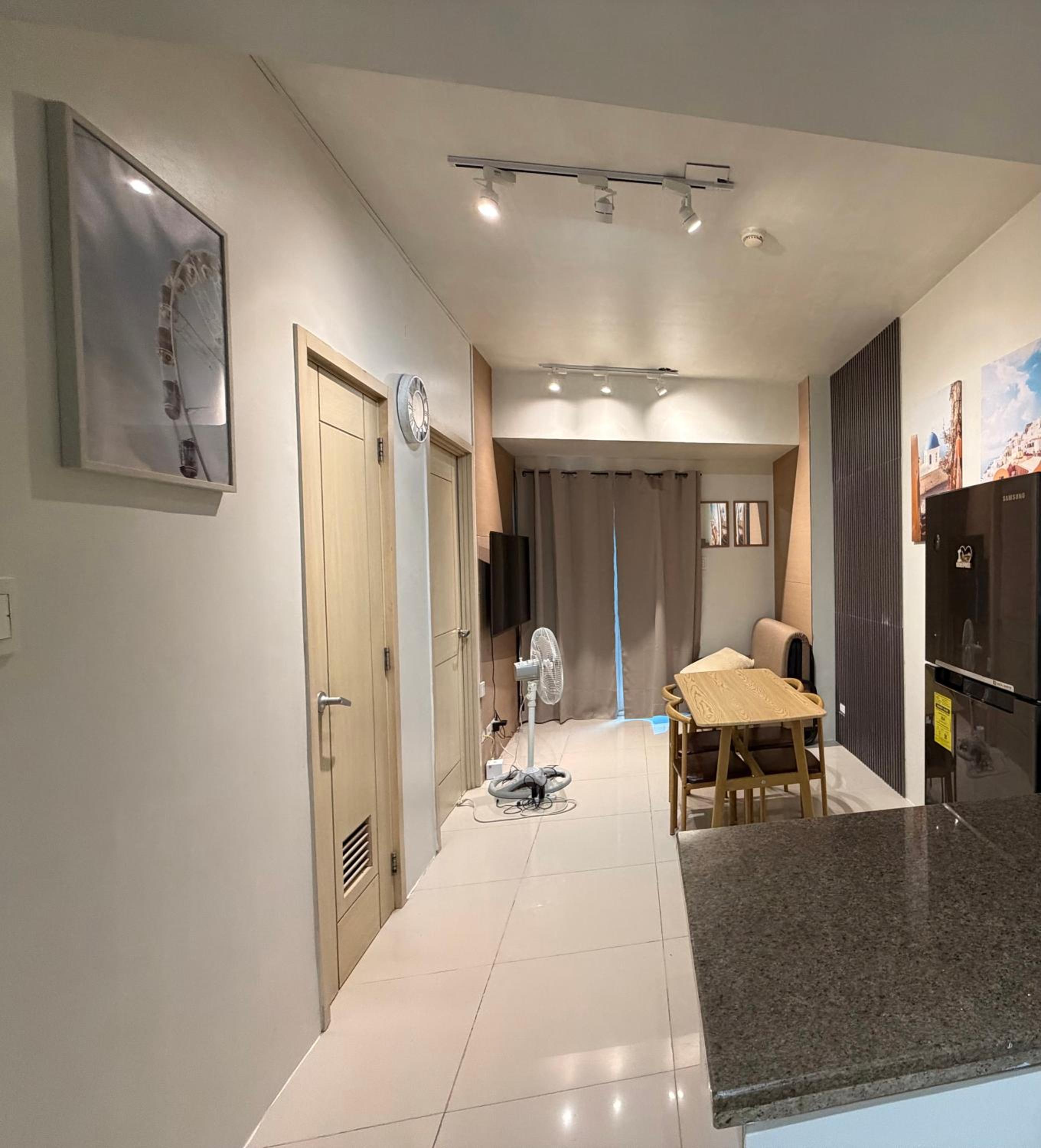 Staycation big room sm north grass residences 2 bed