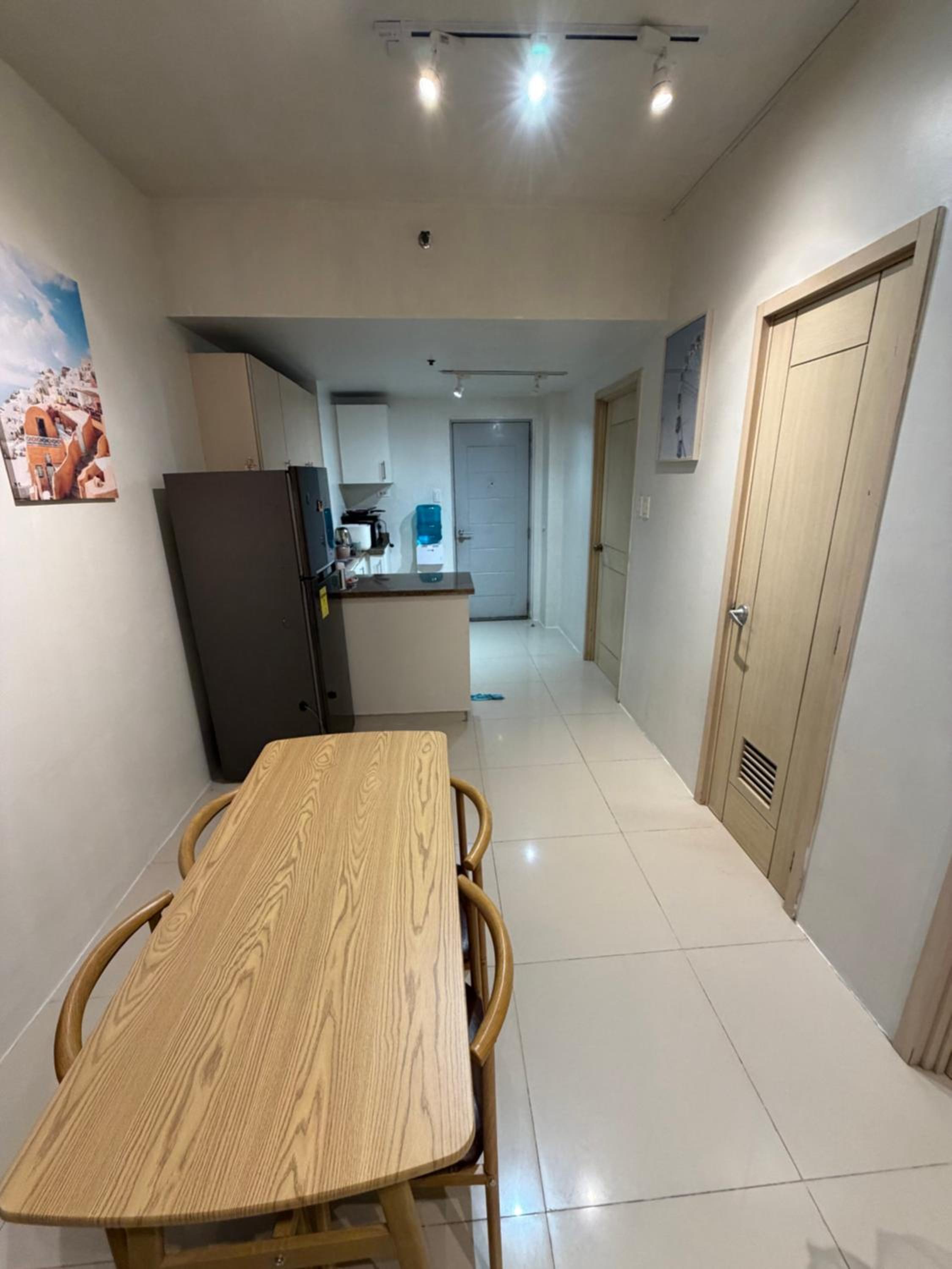 Staycation big room sm north grass residences 2 bed