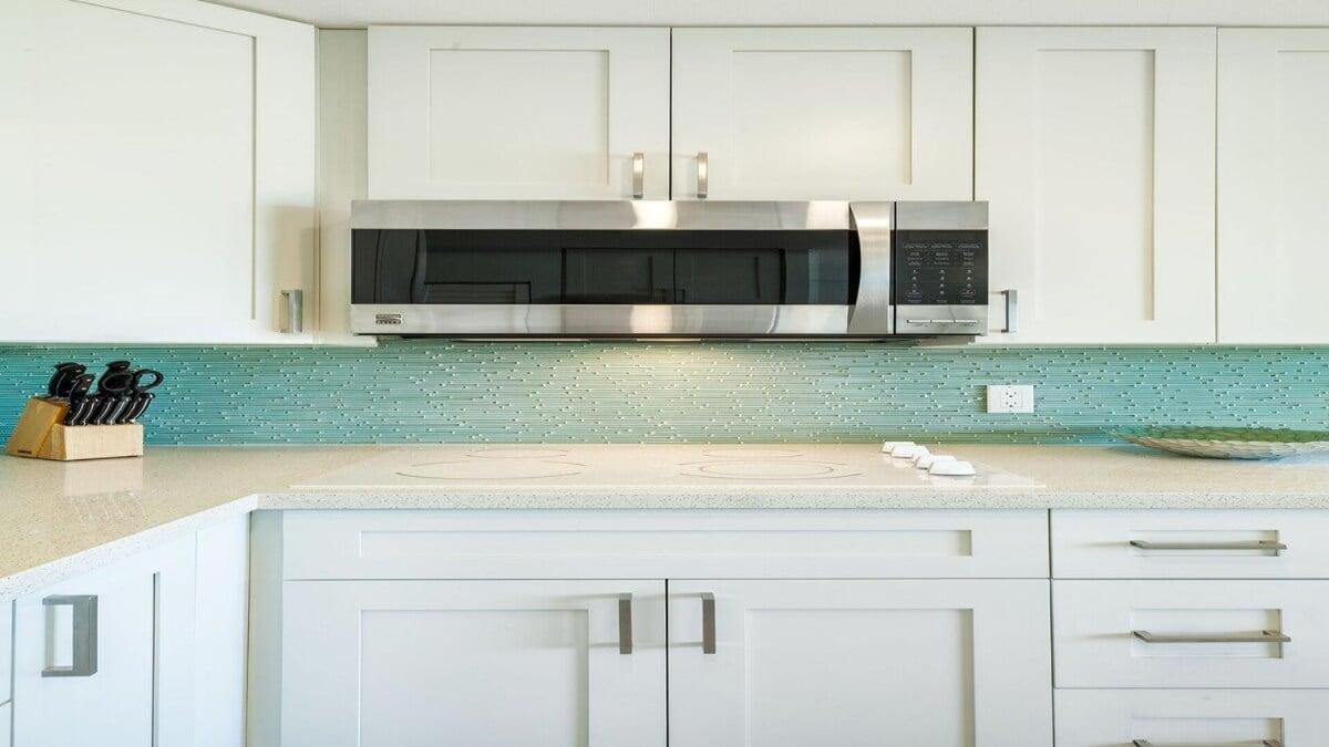 Hoyochi Nikko 105 · HN 105 OceanFront 1BD w Lanai AC Steps from