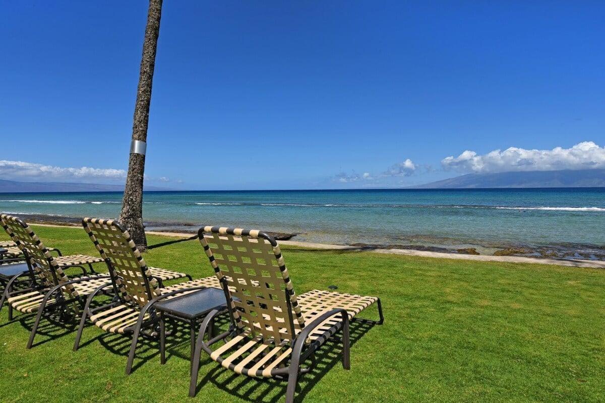 Paki Maui 207 · PM 207 BeachFront 1BD w Ocean View
