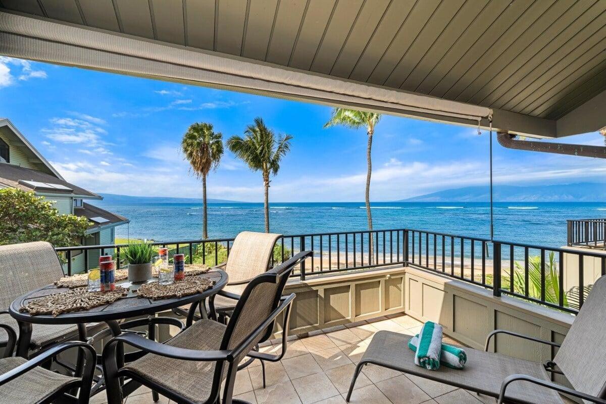 Kahana Village 3 · KHV 3 Remodeled 2BD Condo with Oceanfront Lan