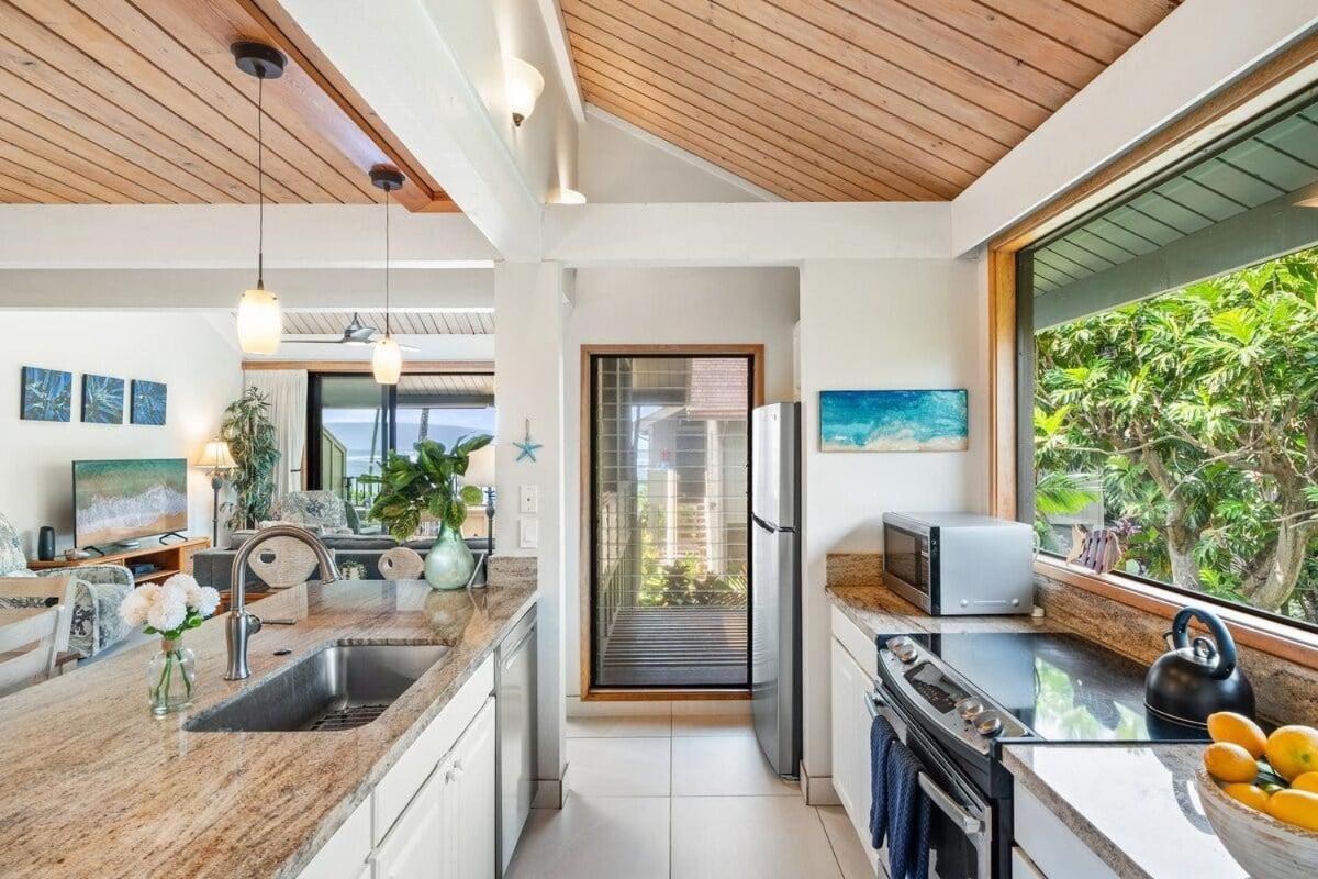 Kahana Village 17 · KHV 17 Spacious 2BD Condo w Oceanviews and S