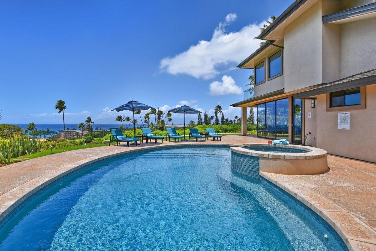 Hale Nui · HALE NUI Luxury Retreat 5BD w Private Pool Hot Tub
