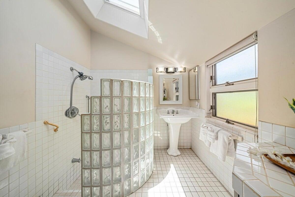 International Colony Club 43 · ICC 43 Spacious 2BD Cottage Walk