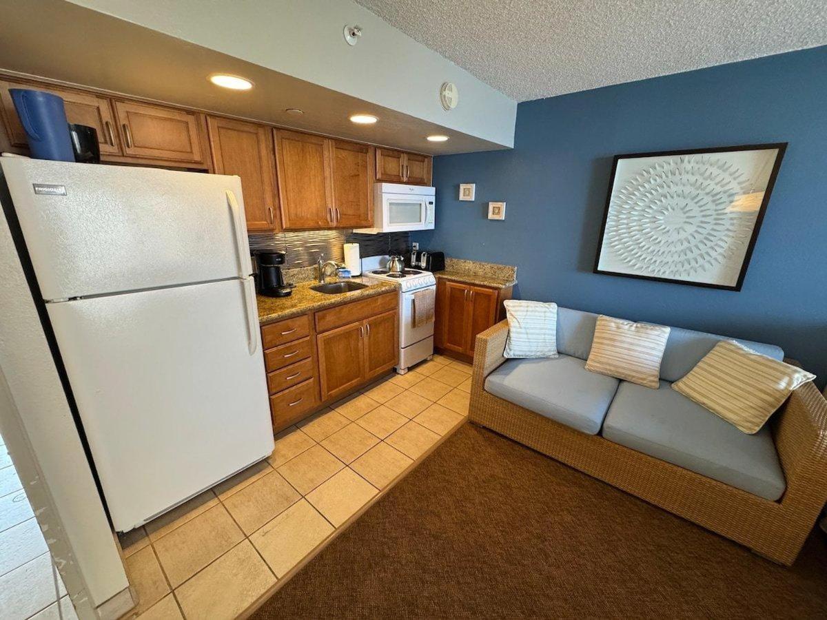 Royal Kahana 616 · RK 616 Oceanfront Escape w Pool | Steps2Beach