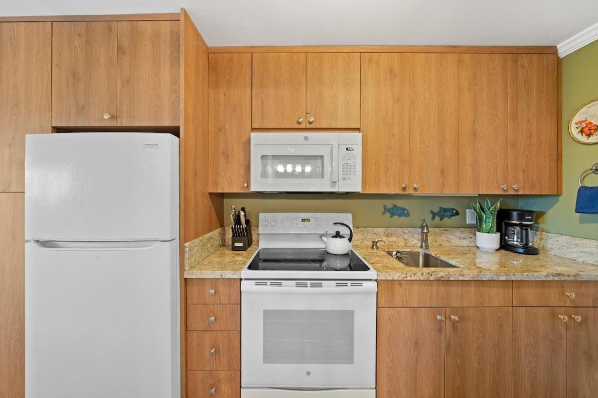 Napili Bay 210 · NB 210 Napili Bay Studio with Direct Ocean View