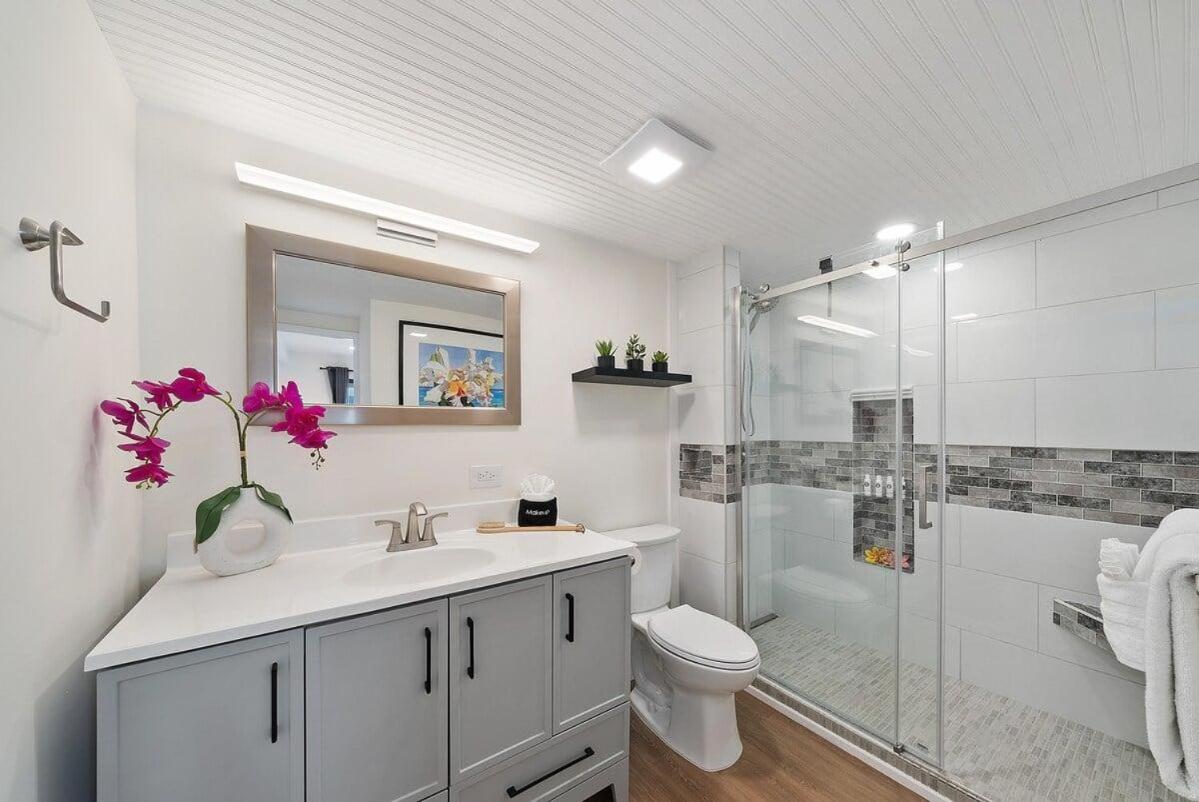 Lauloa 403 · LOA 403 Fully Remodeled Direct Oceanfront 2BD