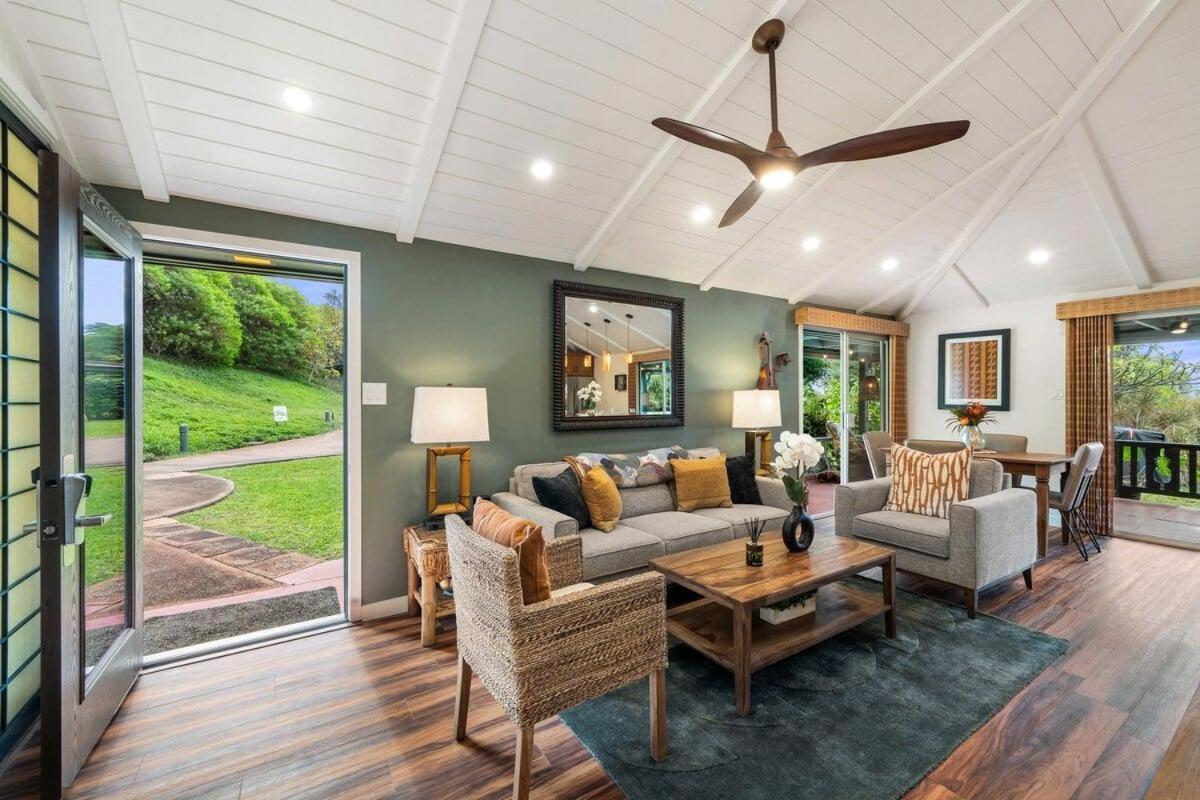 International Colony Club 28 · ICC 28 Remodeled 2BD Cottage in K