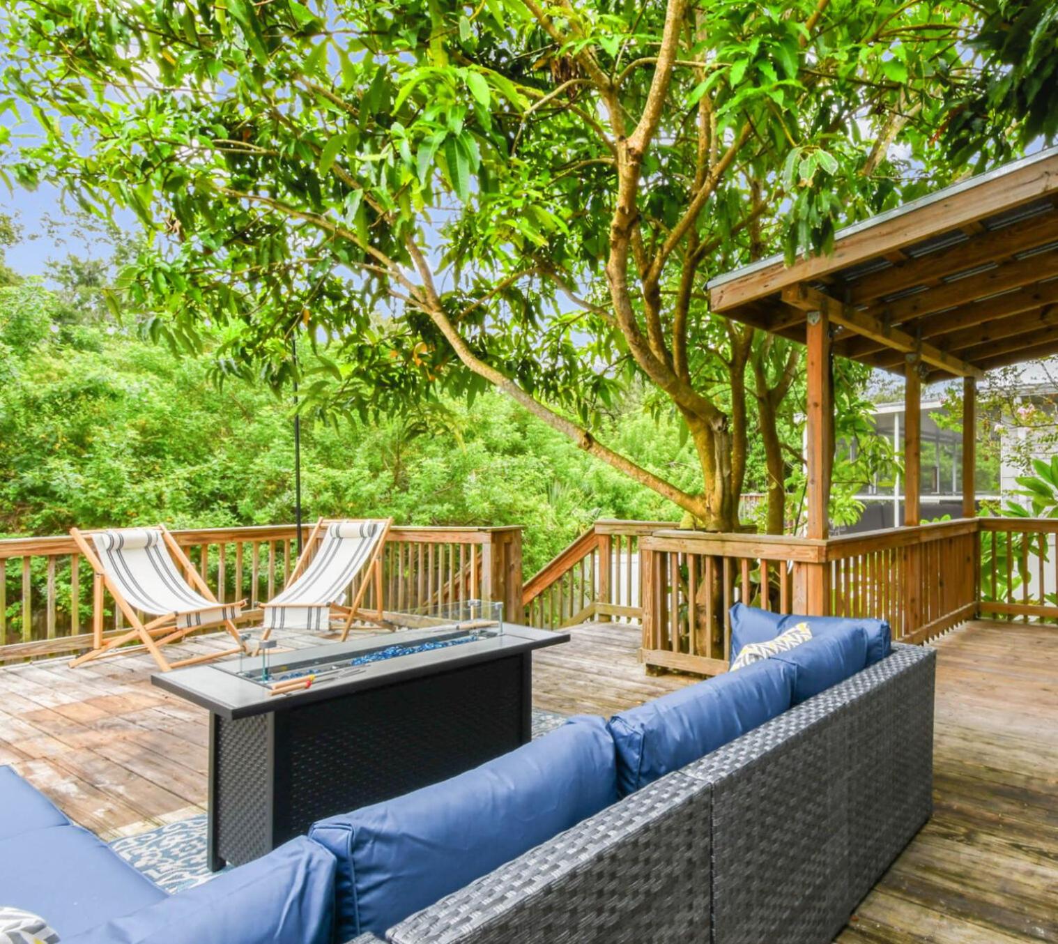 Heart of S Tampa- Hot Tub, Private Backyard, Fire Pit, Grill, 5 min to Beach