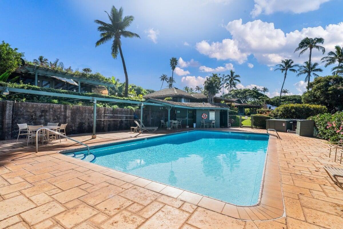 International Colony Club 43 · ICC 43 Spacious 2BD Cottage Walk