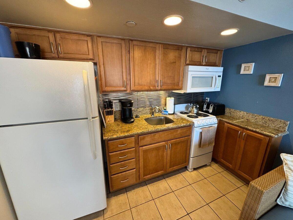 Royal Kahana 616 · RK 616 Oceanfront Escape w Pool | Steps2Beach