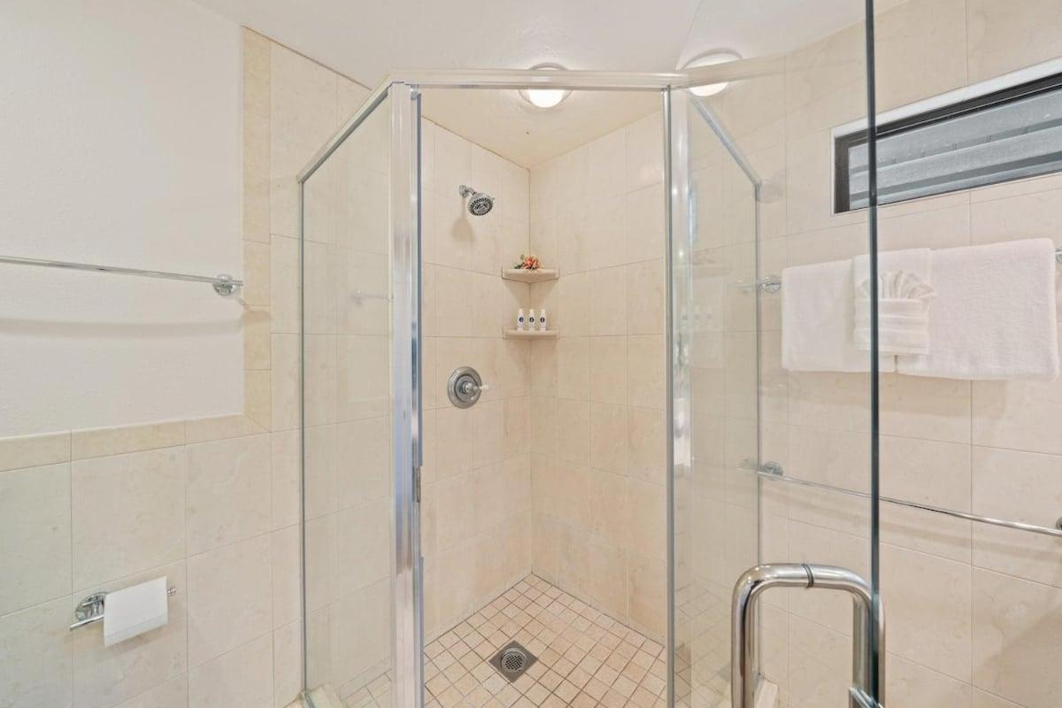 Kahana Village 26 · KHV 26 2BD Direct Ocean Front with Amazing S