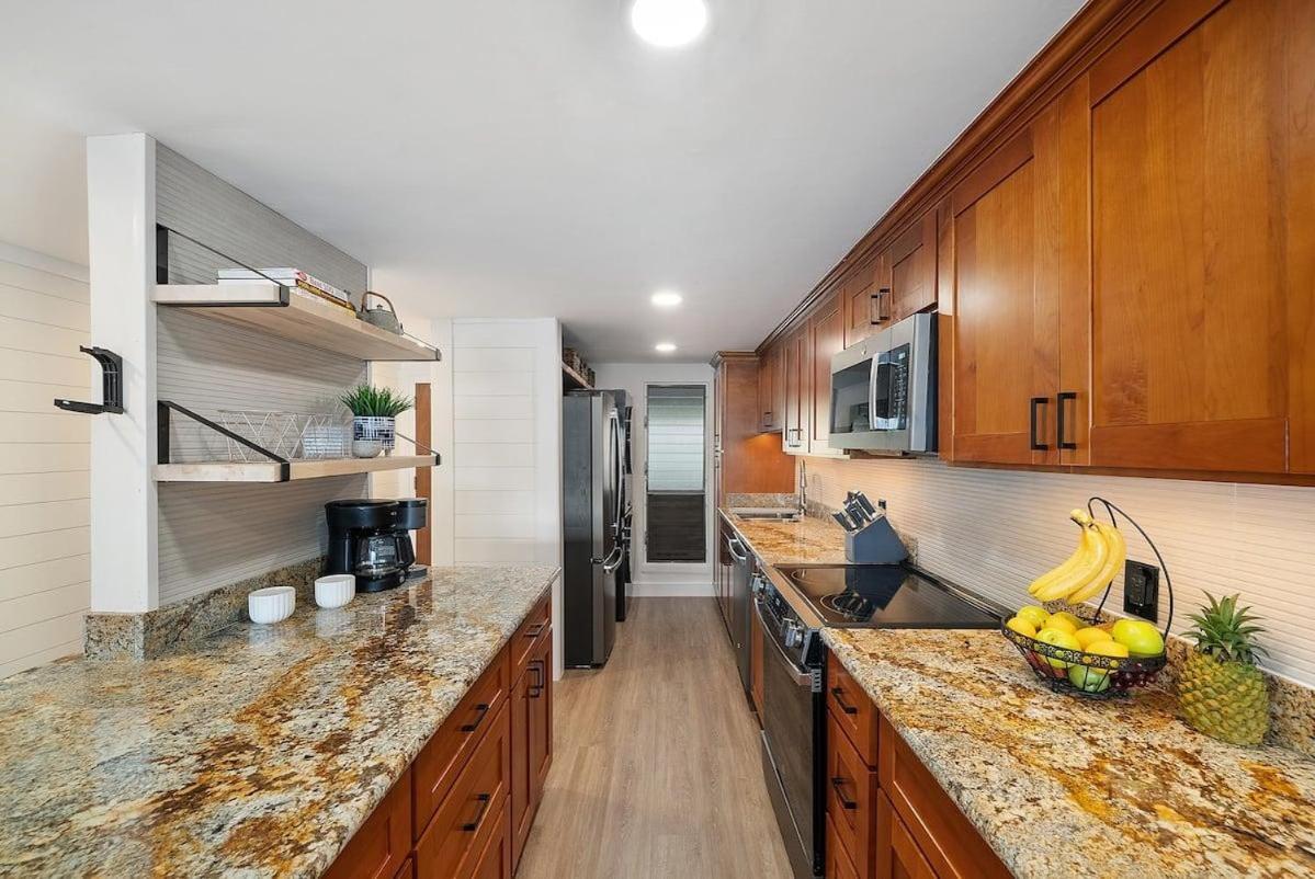 Lauloa 403 · LOA 403 Fully Remodeled Direct Oceanfront 2BD